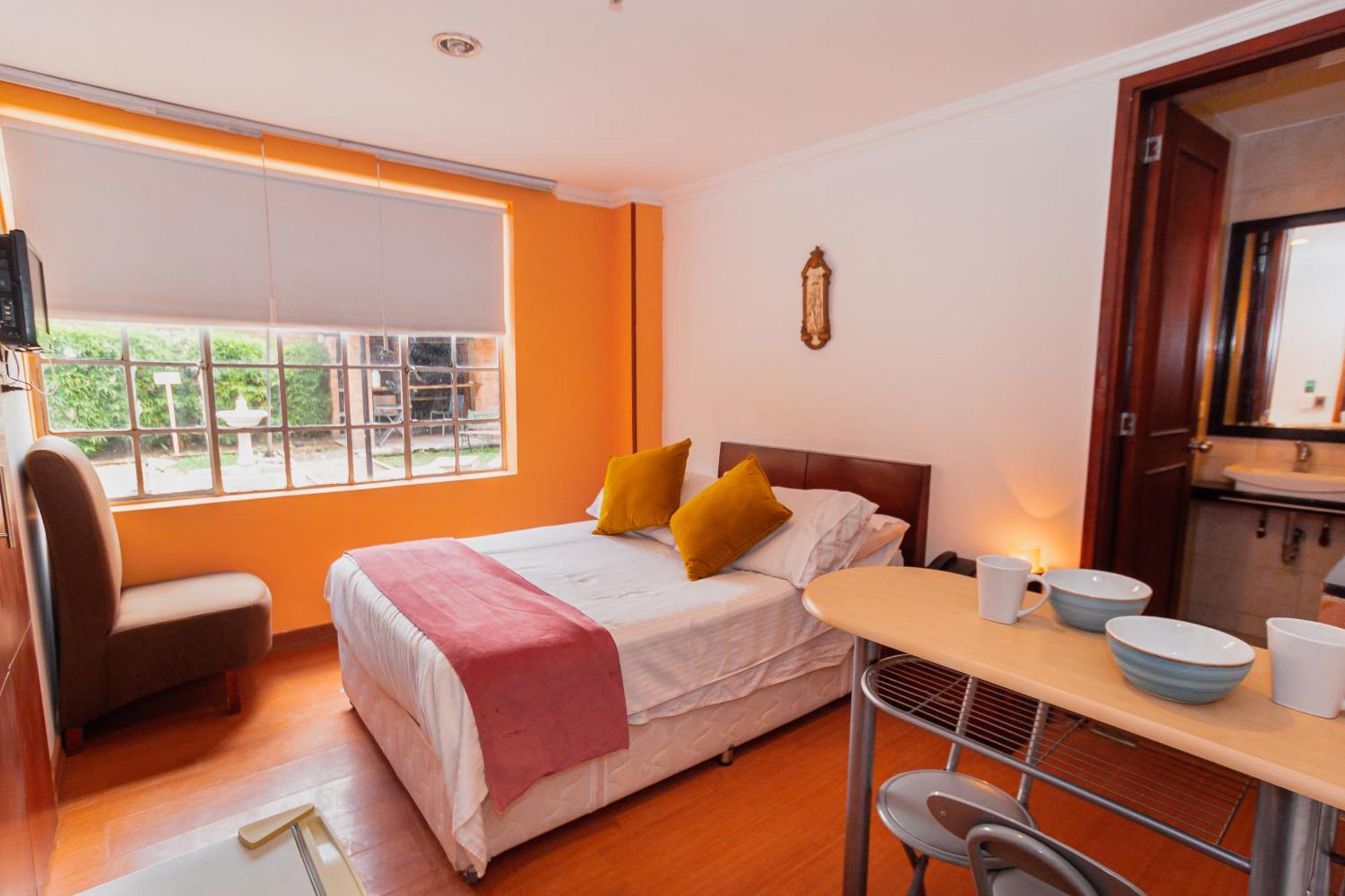 Aparthotel Apartasuites Plaza Antigua