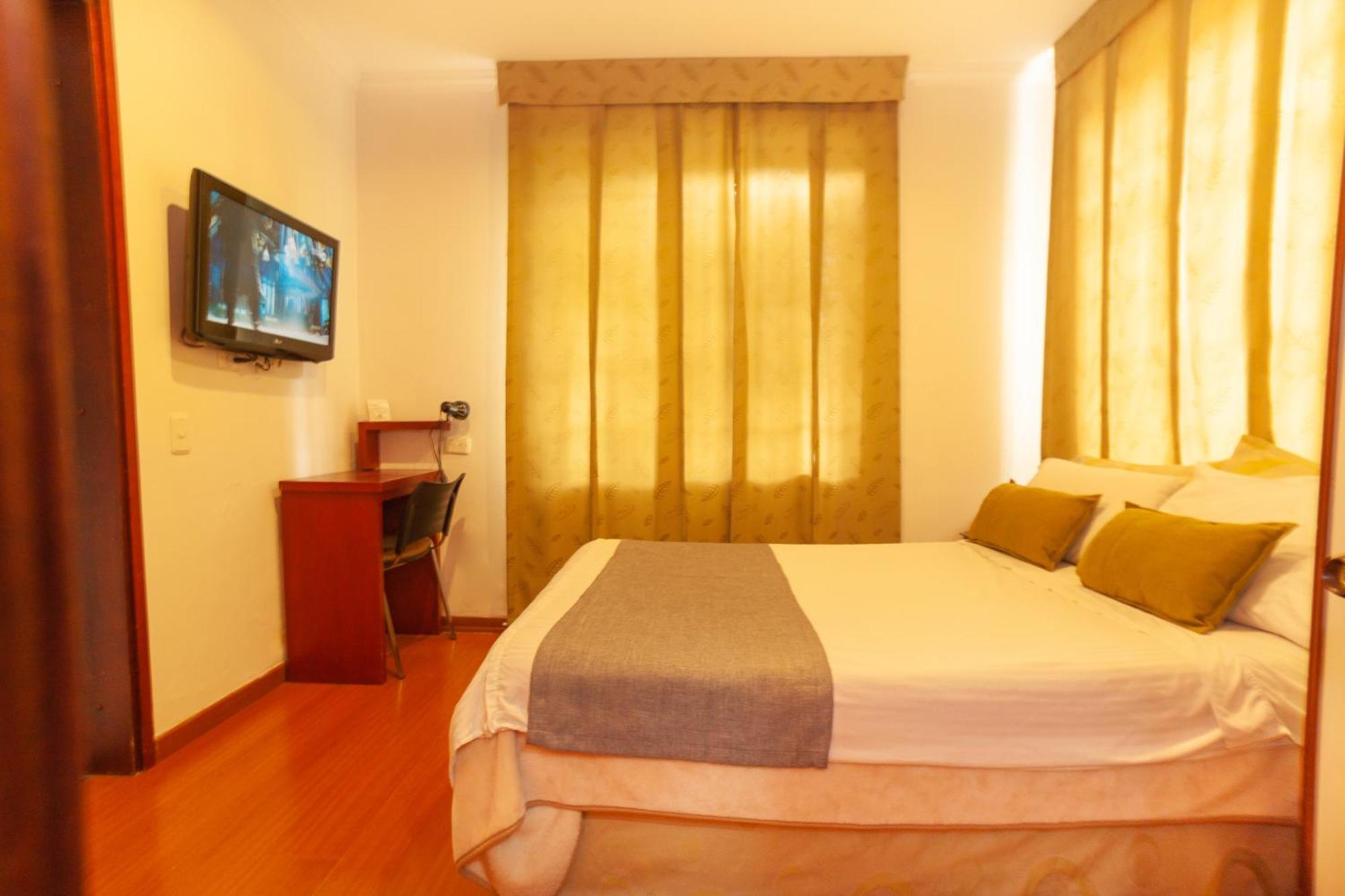 Apartasuites Plaza Antigua Aparthotel