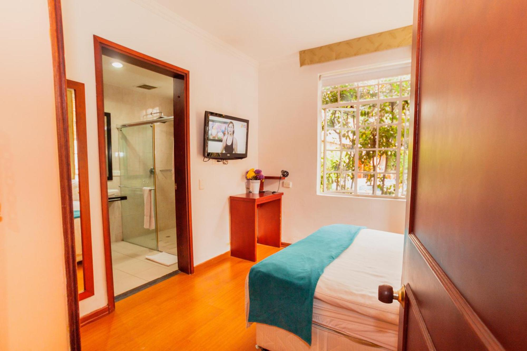 Aparthotel Apartasuites Plaza Antigua *
