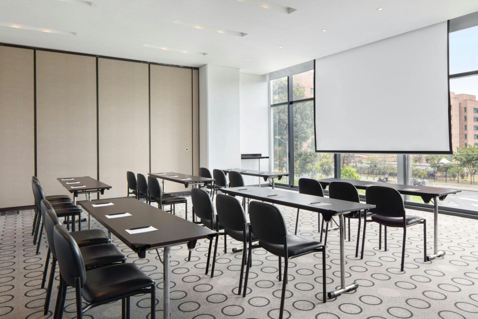 Fairfield By Marriott Embajada Bogota