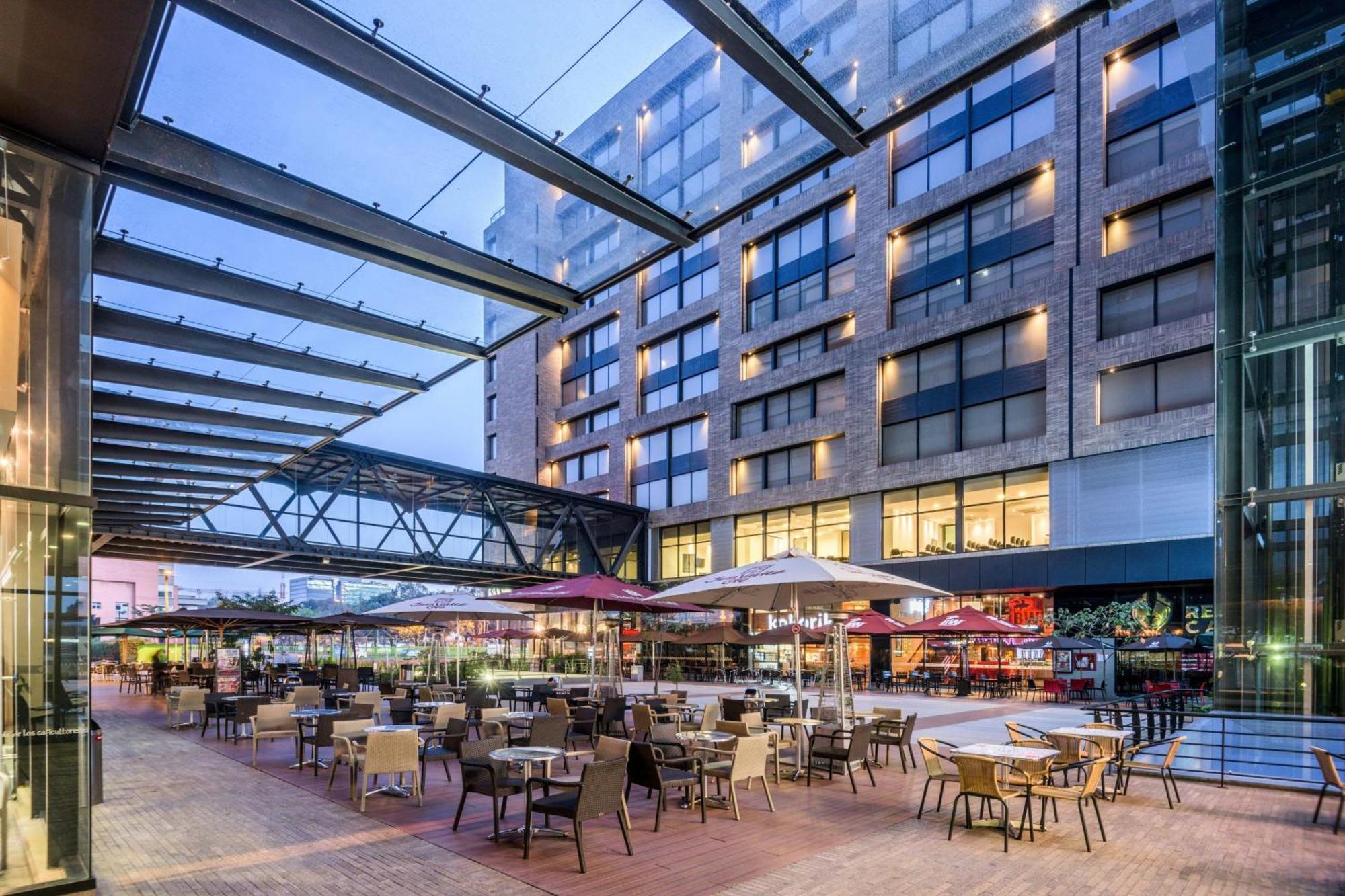 Hotel Fairfield By Marriott Embajada 4*