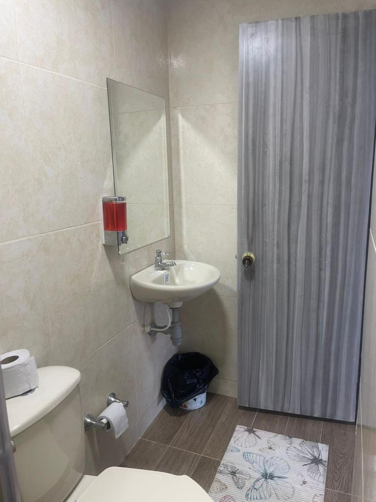 Cerca Al Aeropuerto Homestay Bogota