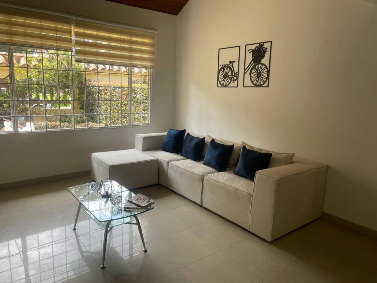 Amplia Casa En Cedritos Bogota