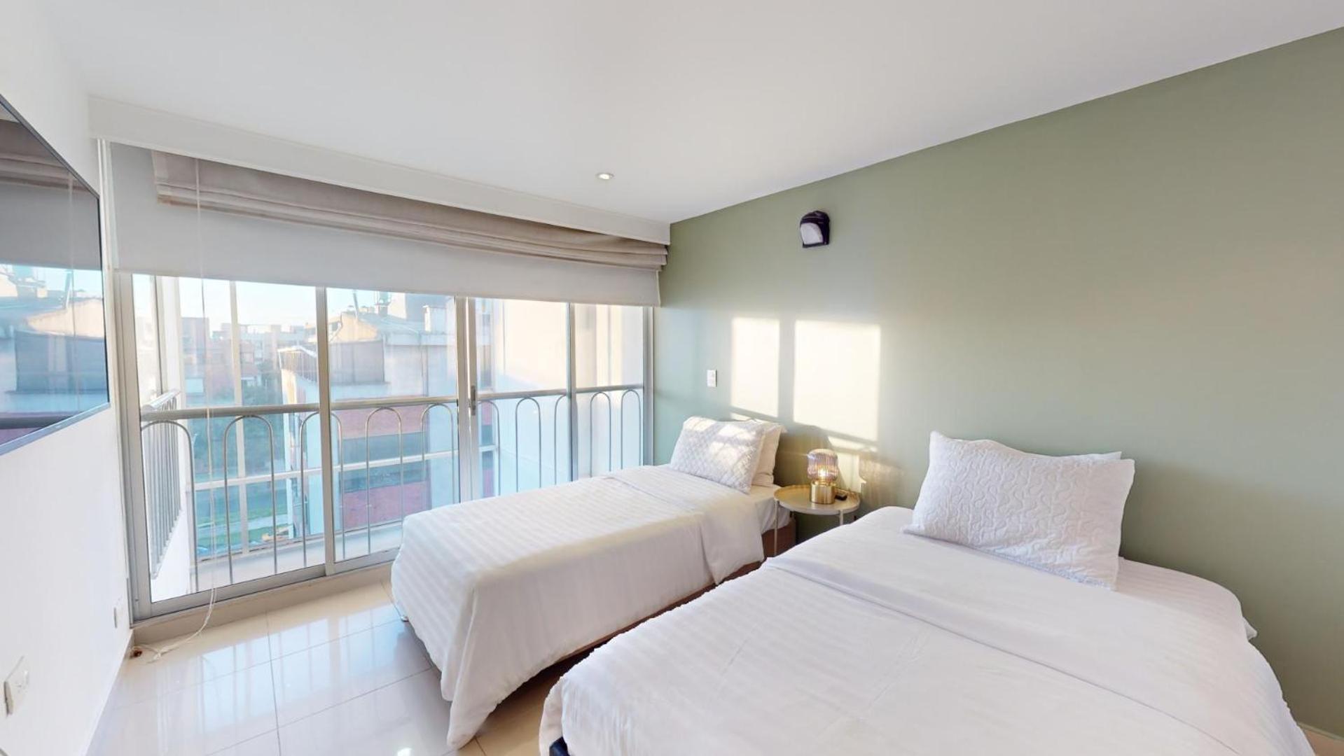Cm Living 3 Hab, Calle 109, Parking Gratis *