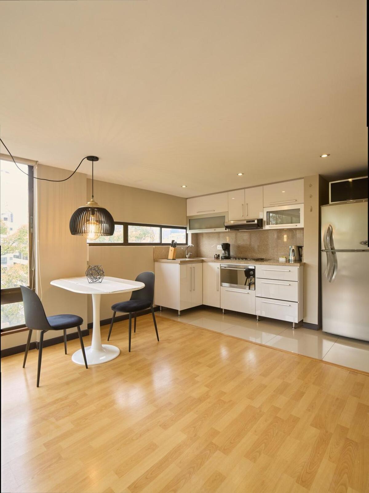 Bright Spacious Loft Park 93 Perfect Location Apartment