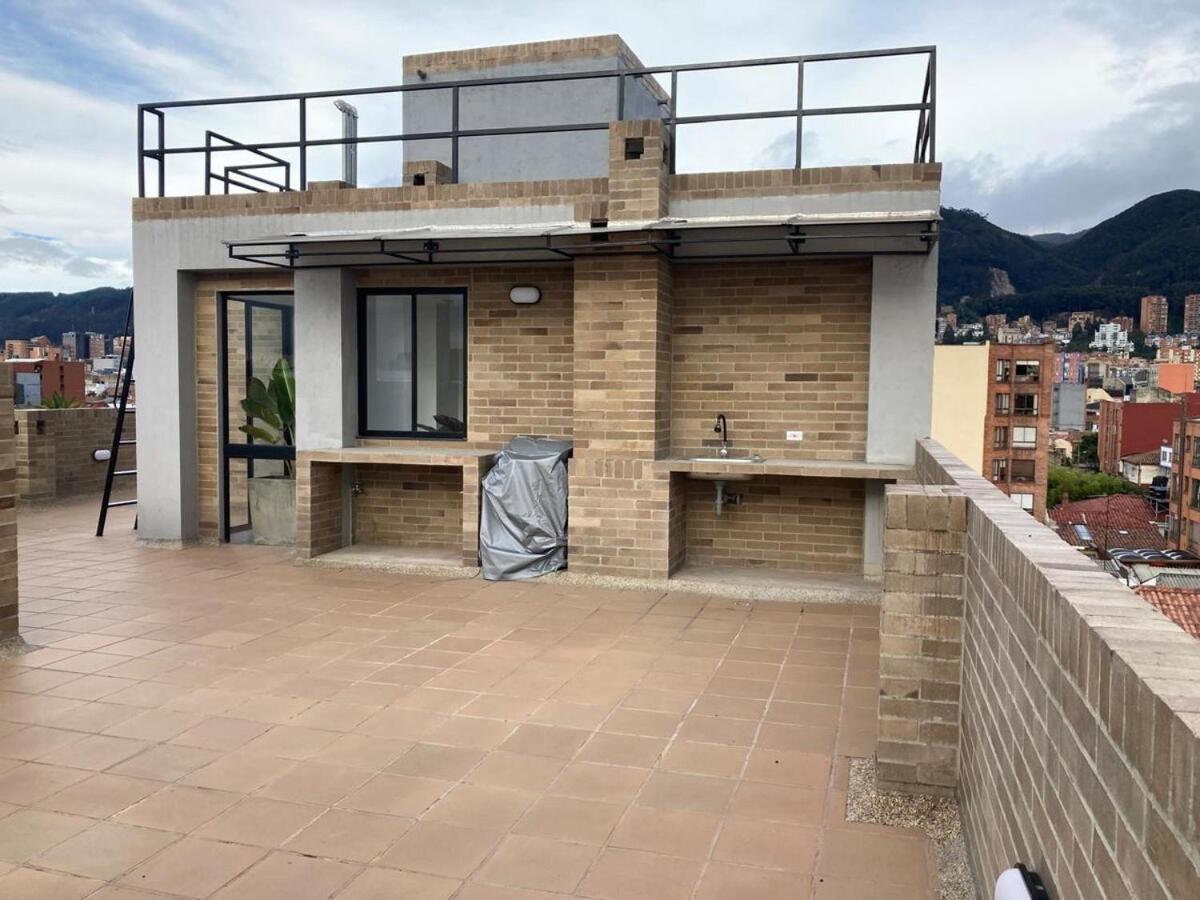 Con Balcon Apartment *