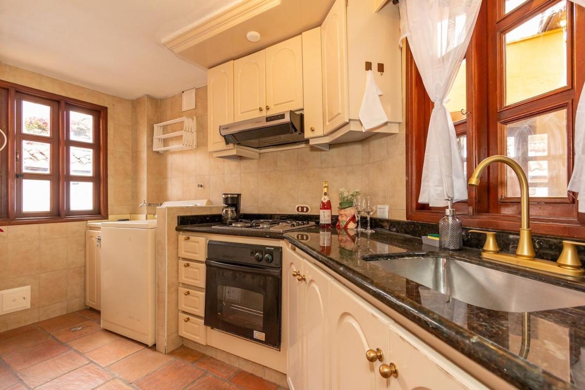 Premium La Candelaria 2br Chimney Cityview