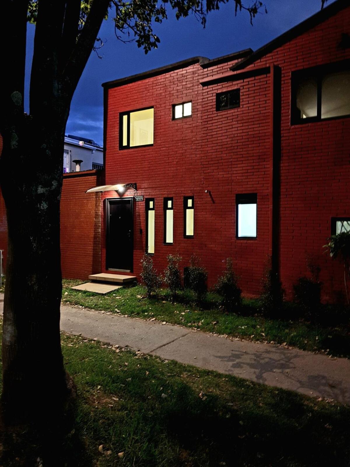 Red House, Airport Embassy Apartment
