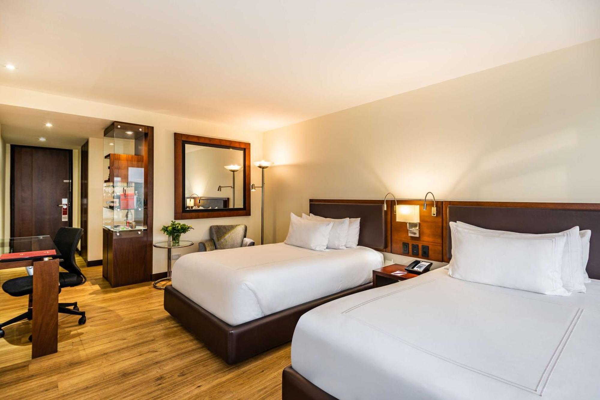 Hotel Nh Collection Wtc Royal 5*