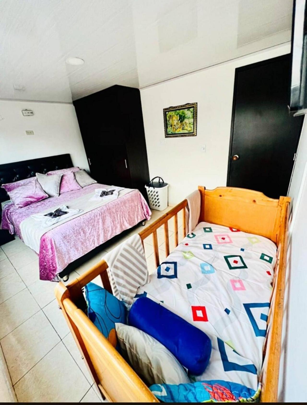 Impresionante Familiar 3er Piso - 06 Personas - El Eden Centro Comercial Bed & Breakfast