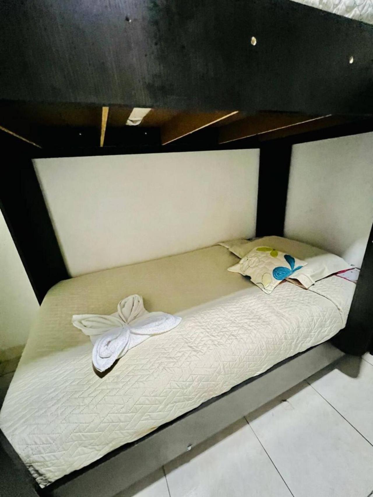 Impresionante Familiar 3er Piso - 06 Personas - El Eden Centro Comercial Bed & Breakfast *