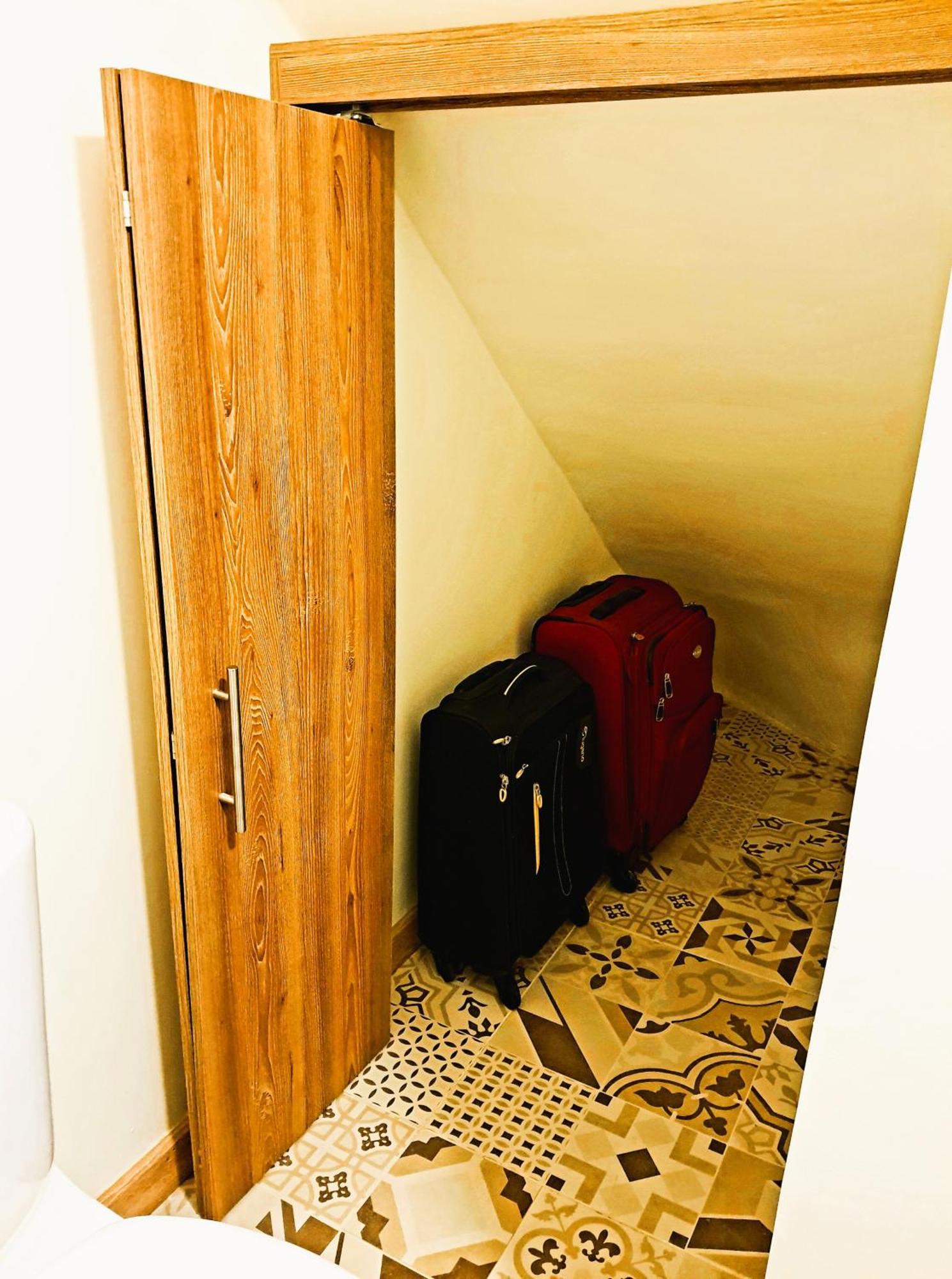 Red House, Airport Embassy *