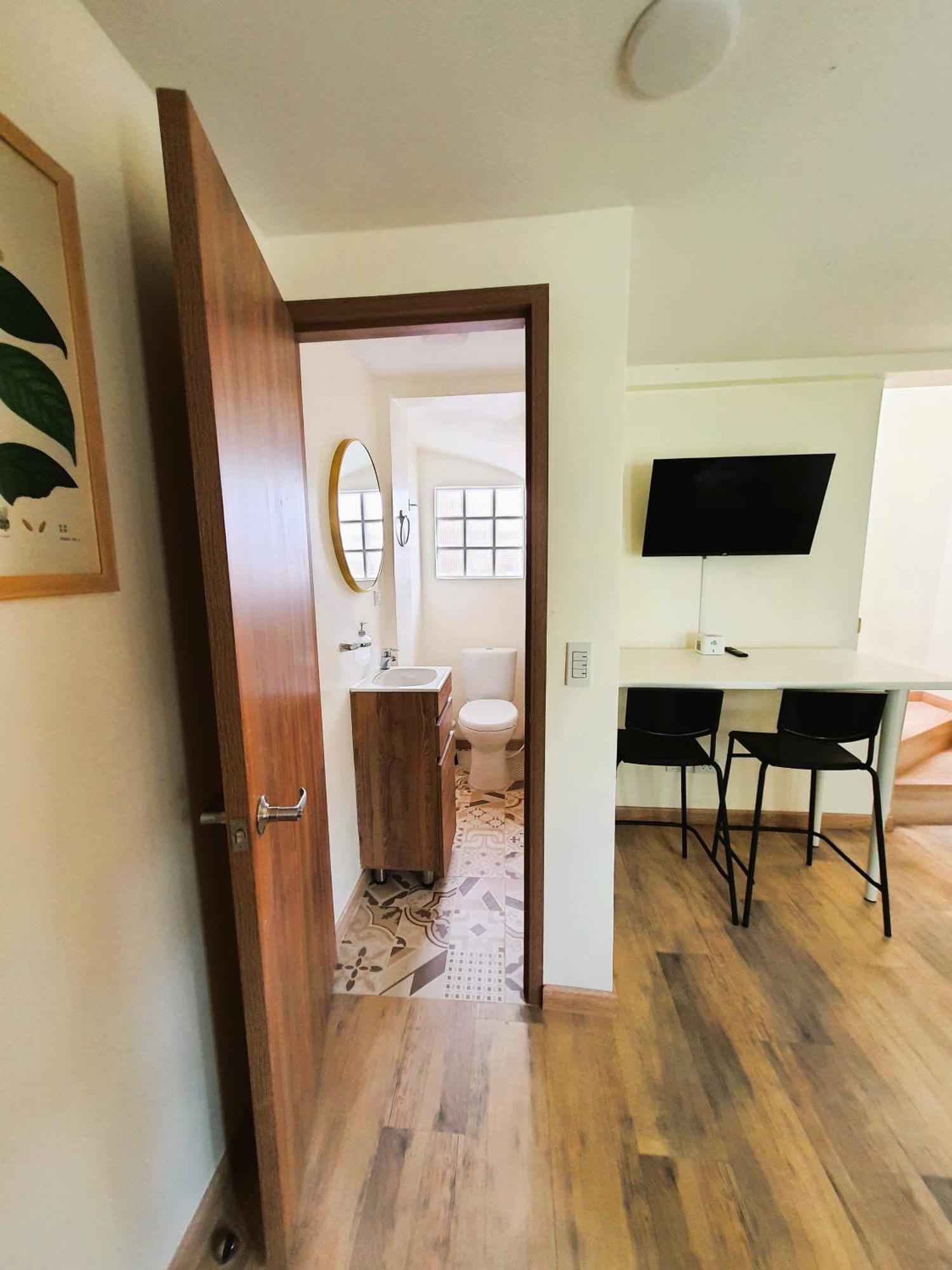 Red House, Airport Embassy Apartment Bogota