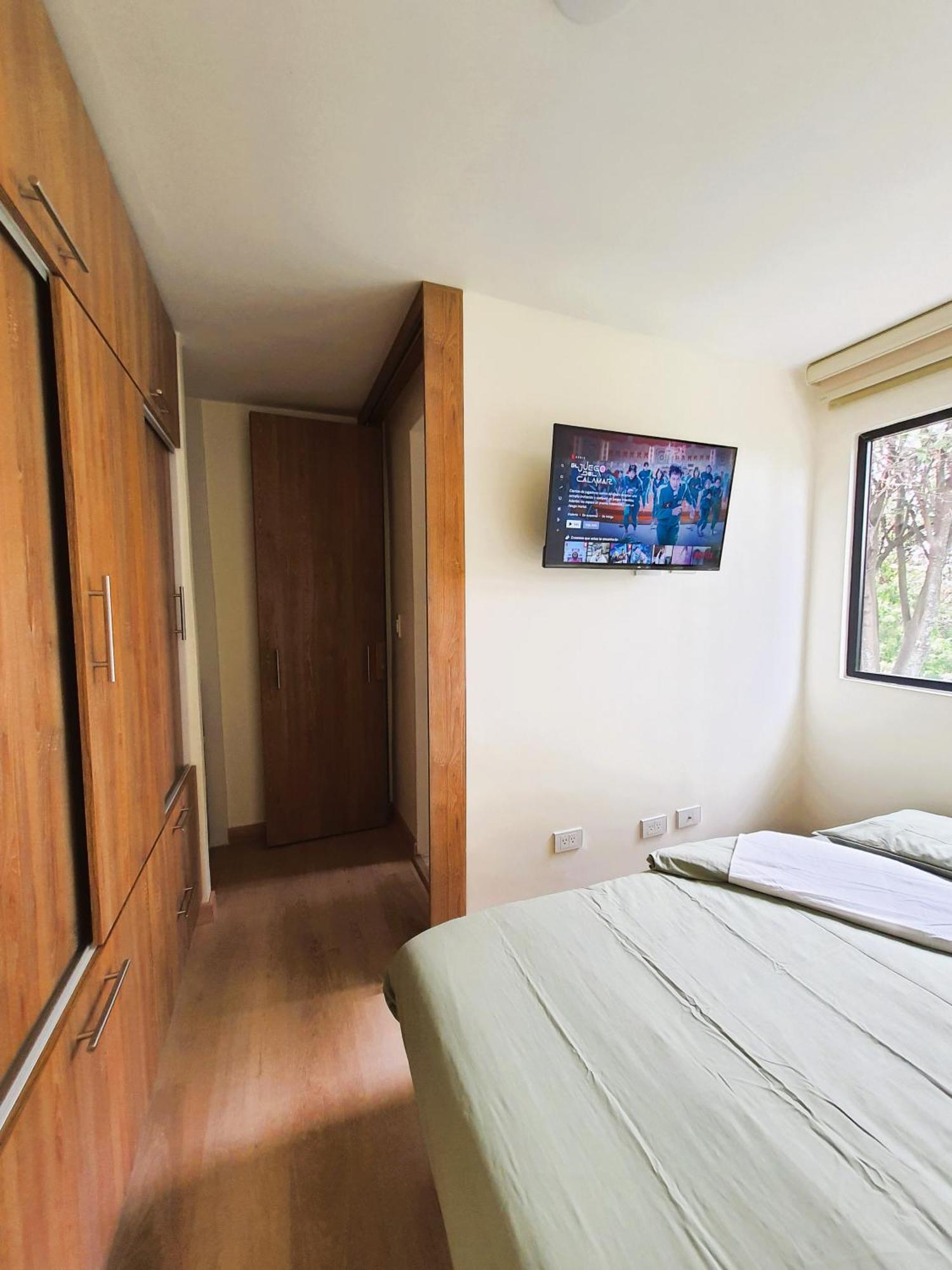 Red House, Airport Embassy Apartment