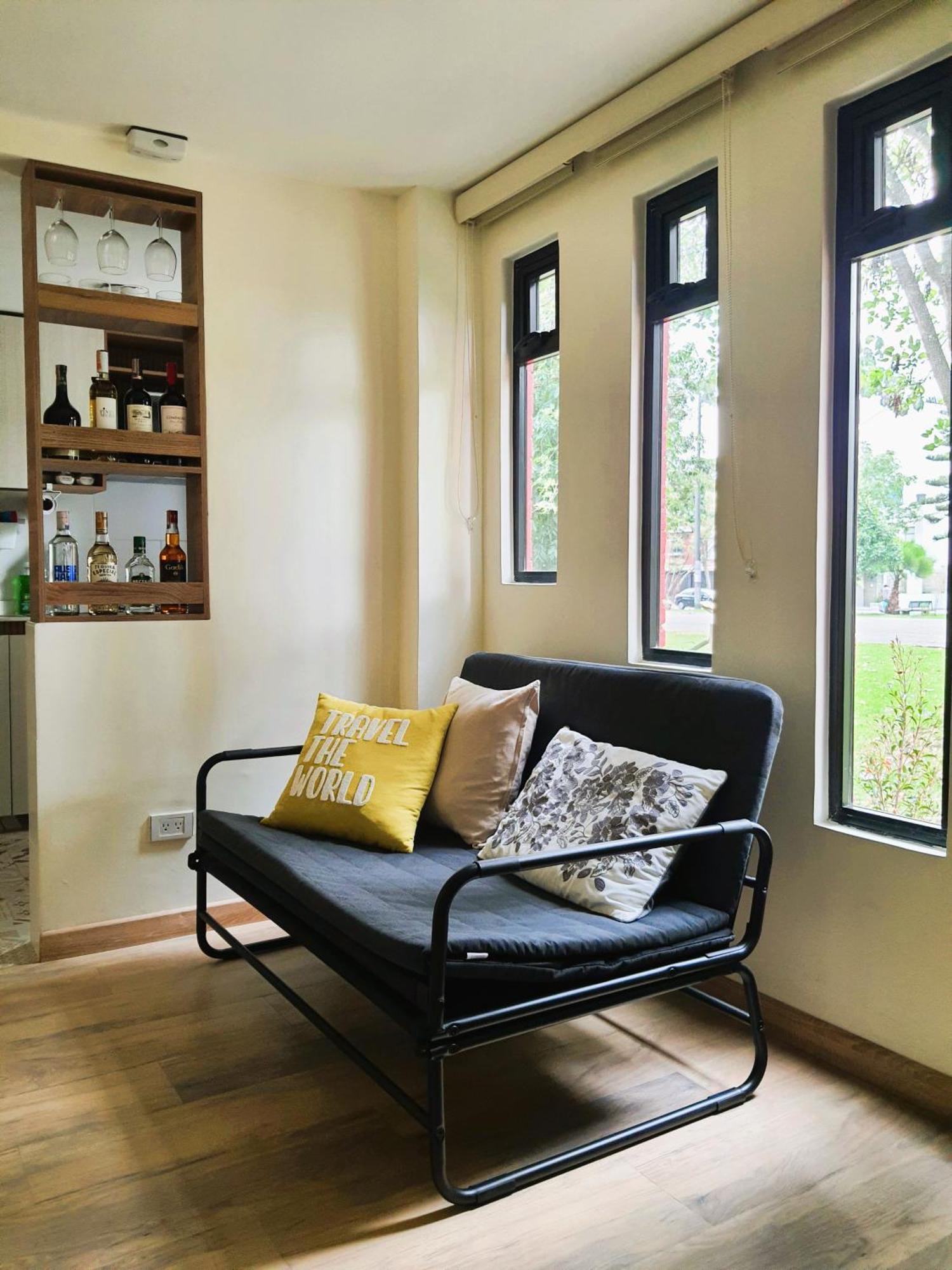 Red House, Airport Embassy Apartment