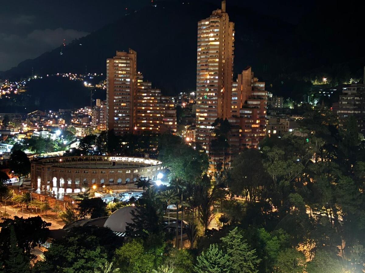 Lindo Al Lado De La Torre Colpatria Bogota