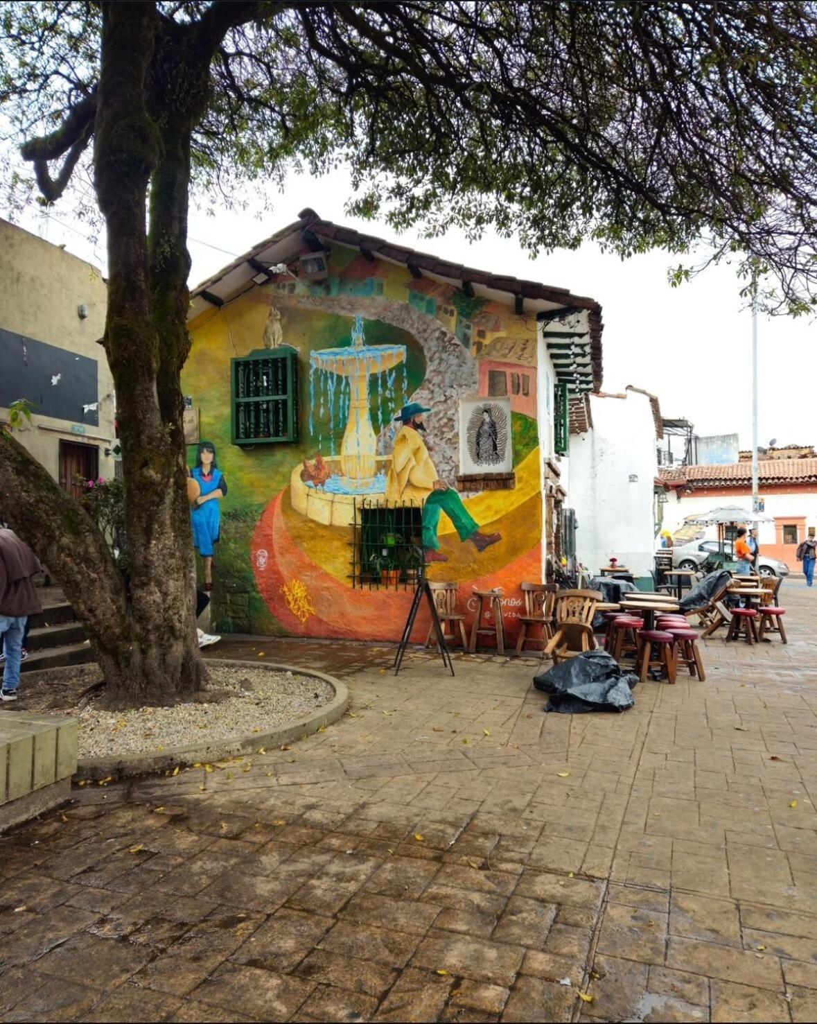 Lindo Al Lado De La Torre Colpatria * Bogota