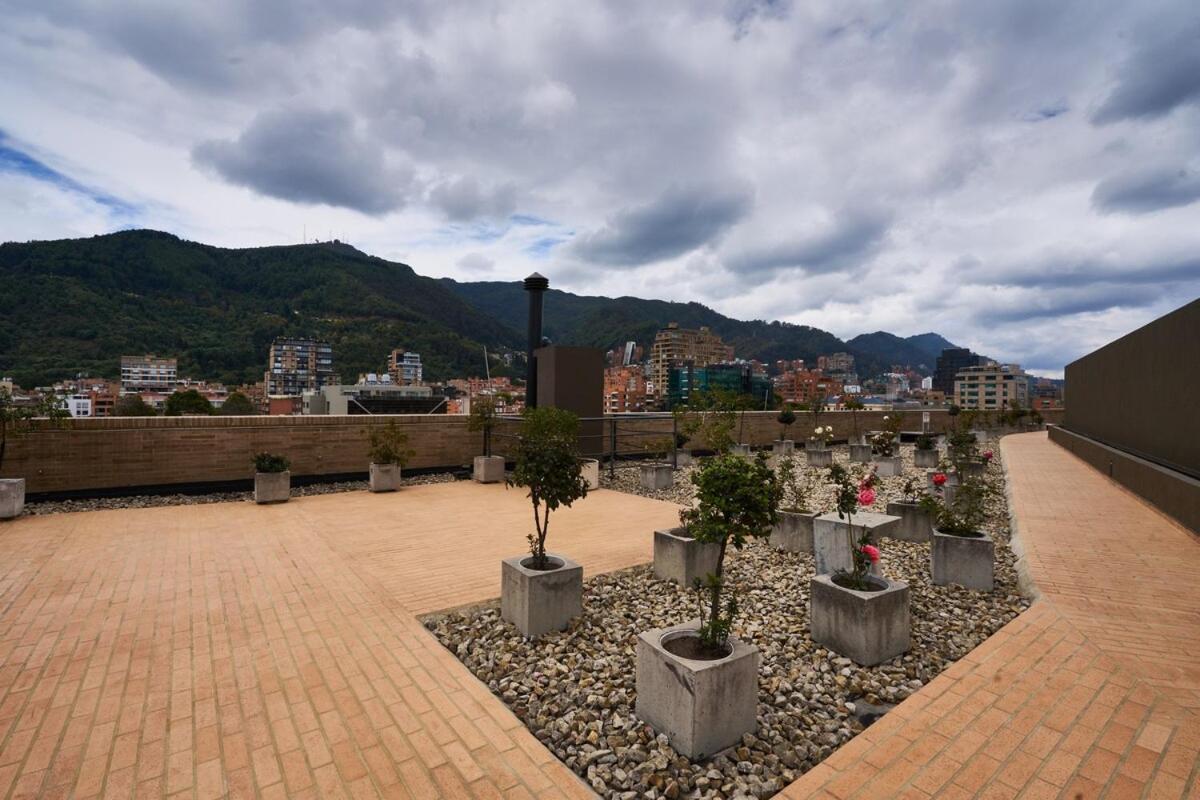 Luxury And Comfort Steps From 93 Park Apartment Bogota