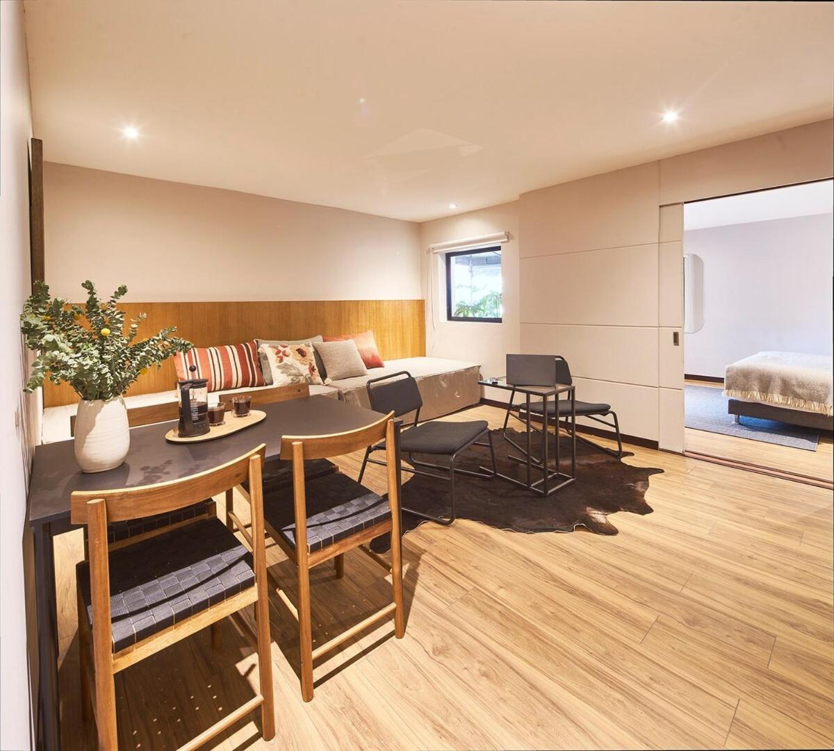 Balcony Retreat In Gourmet Heart 205