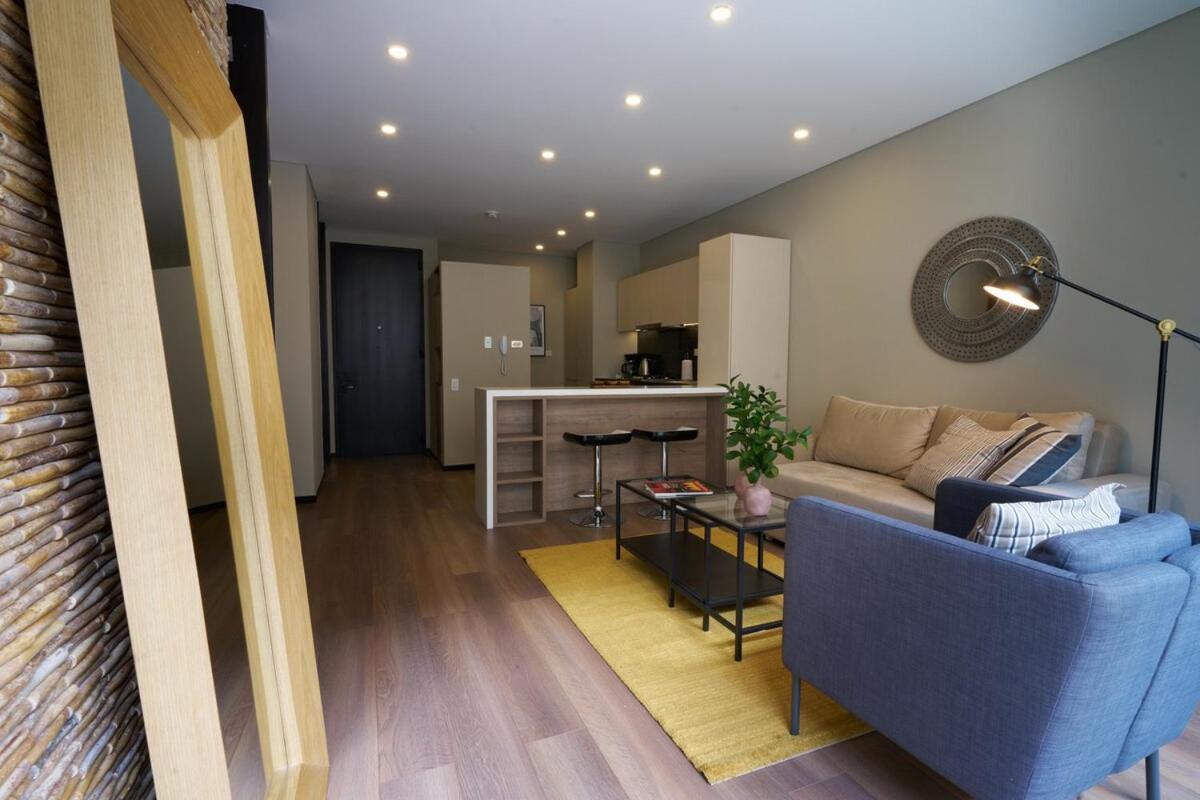 Luxury And Comfort Steps From 93 Park Apartment