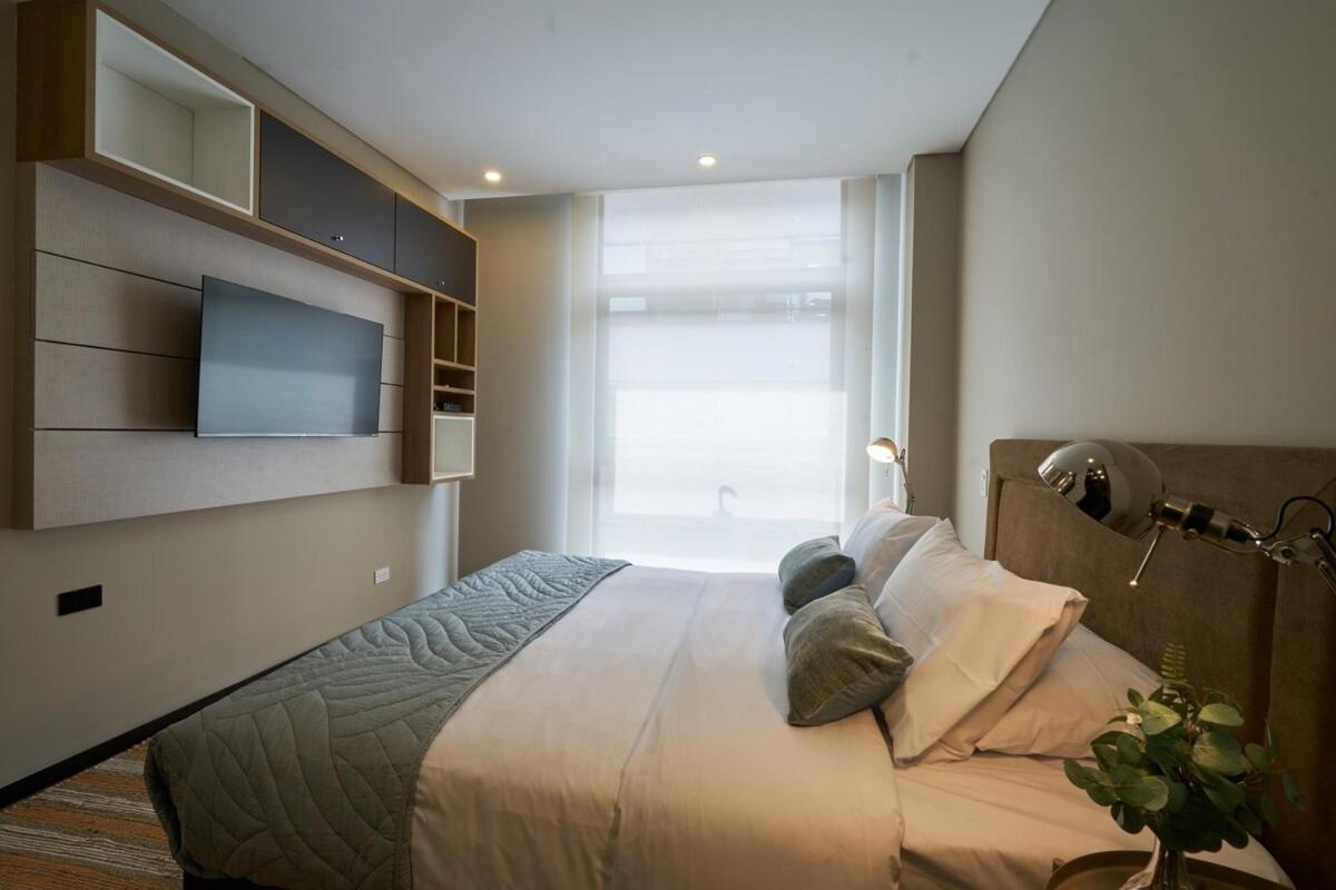 Luxury And Comfort Steps From 93 Park Apartment