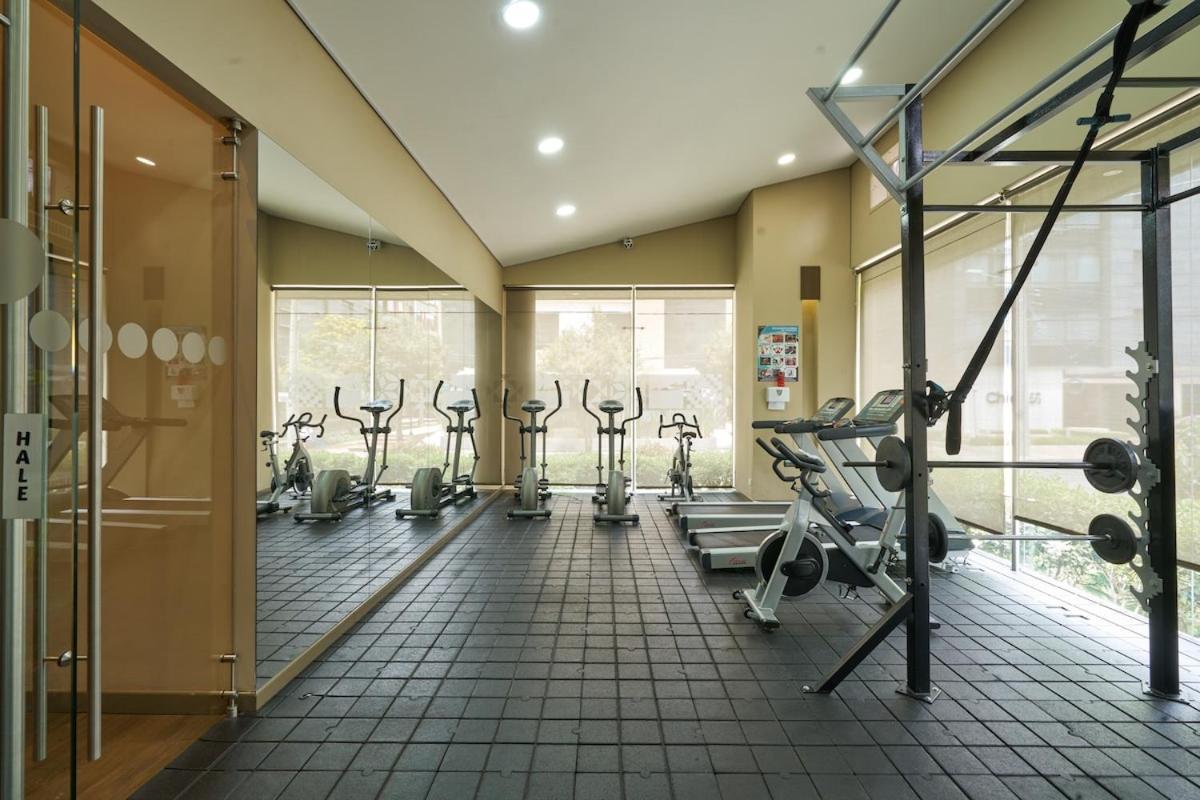 Luxury And Comfort Steps From 93 Park Apartment Bogota