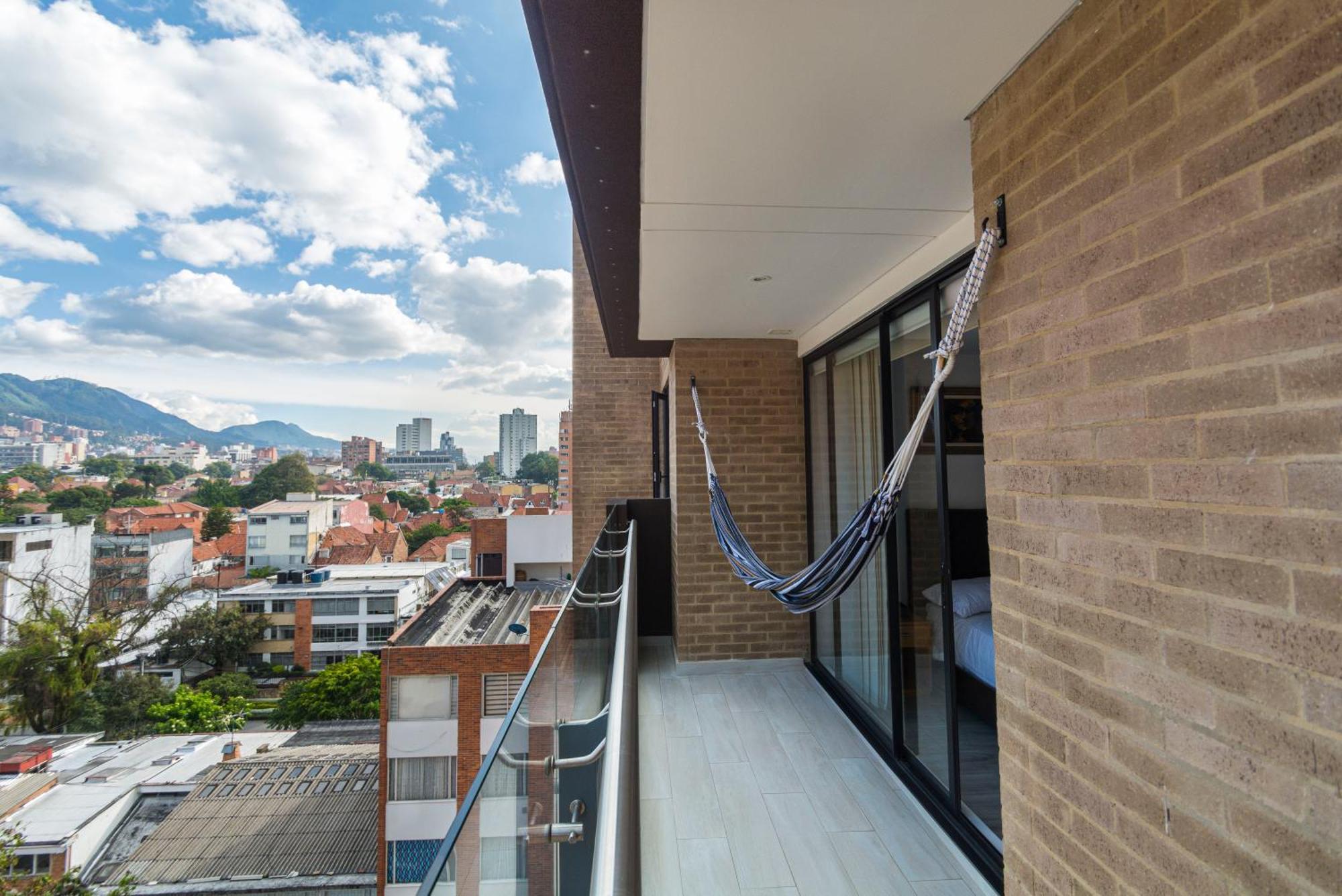 Apartment 1br 500 Mb Spacious View Pool Sauna Jacuzzi Games Bogota