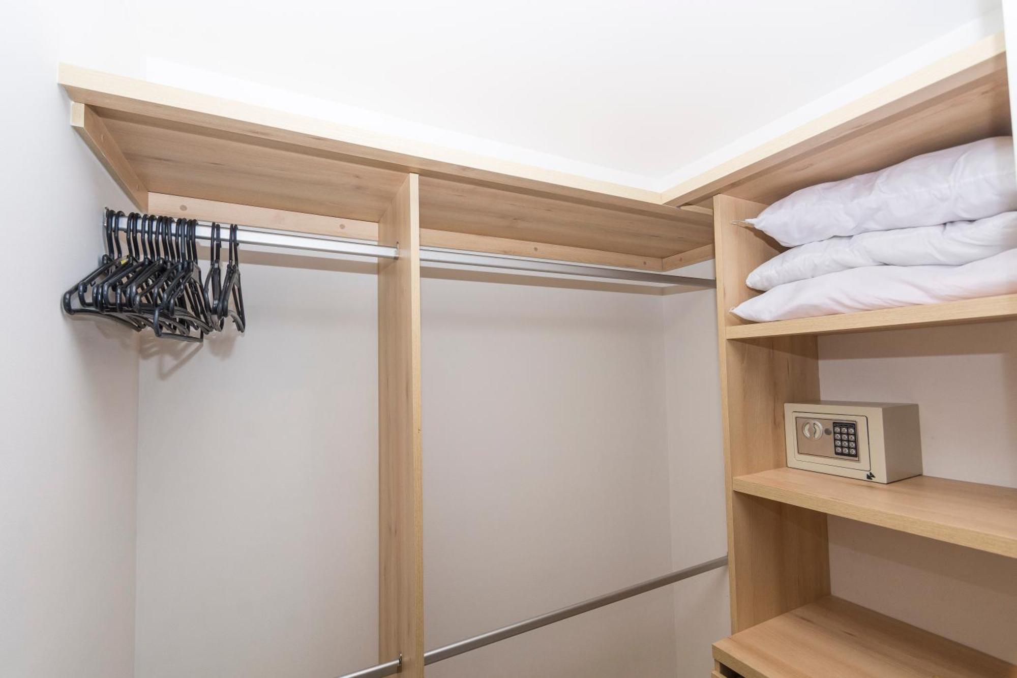 1br 500 Mb Spacious View Pool Sauna Jacuzzi Games *