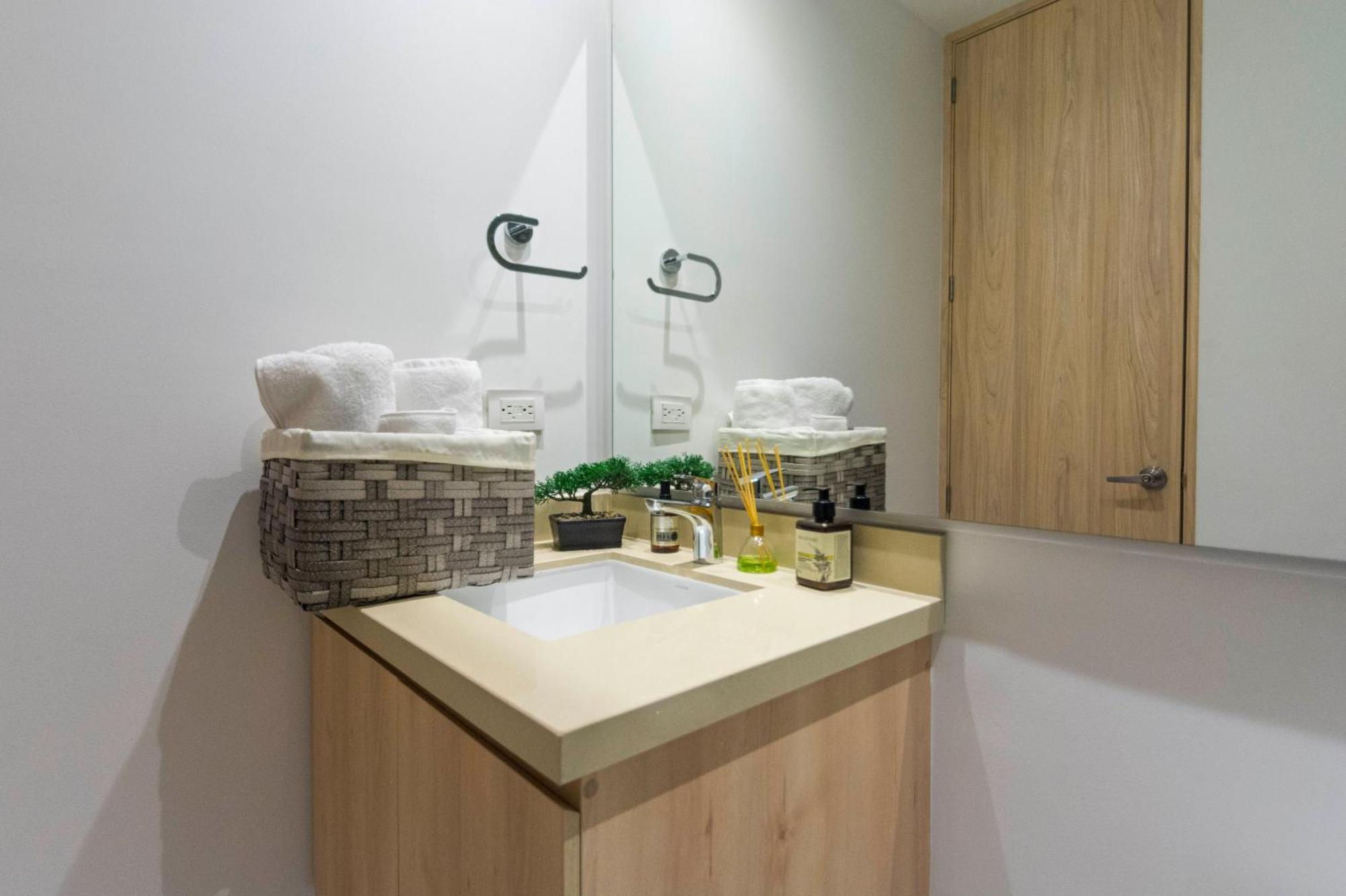 1br 500 Mb Spacious View Pool Sauna Jacuzzi Games * Bogota