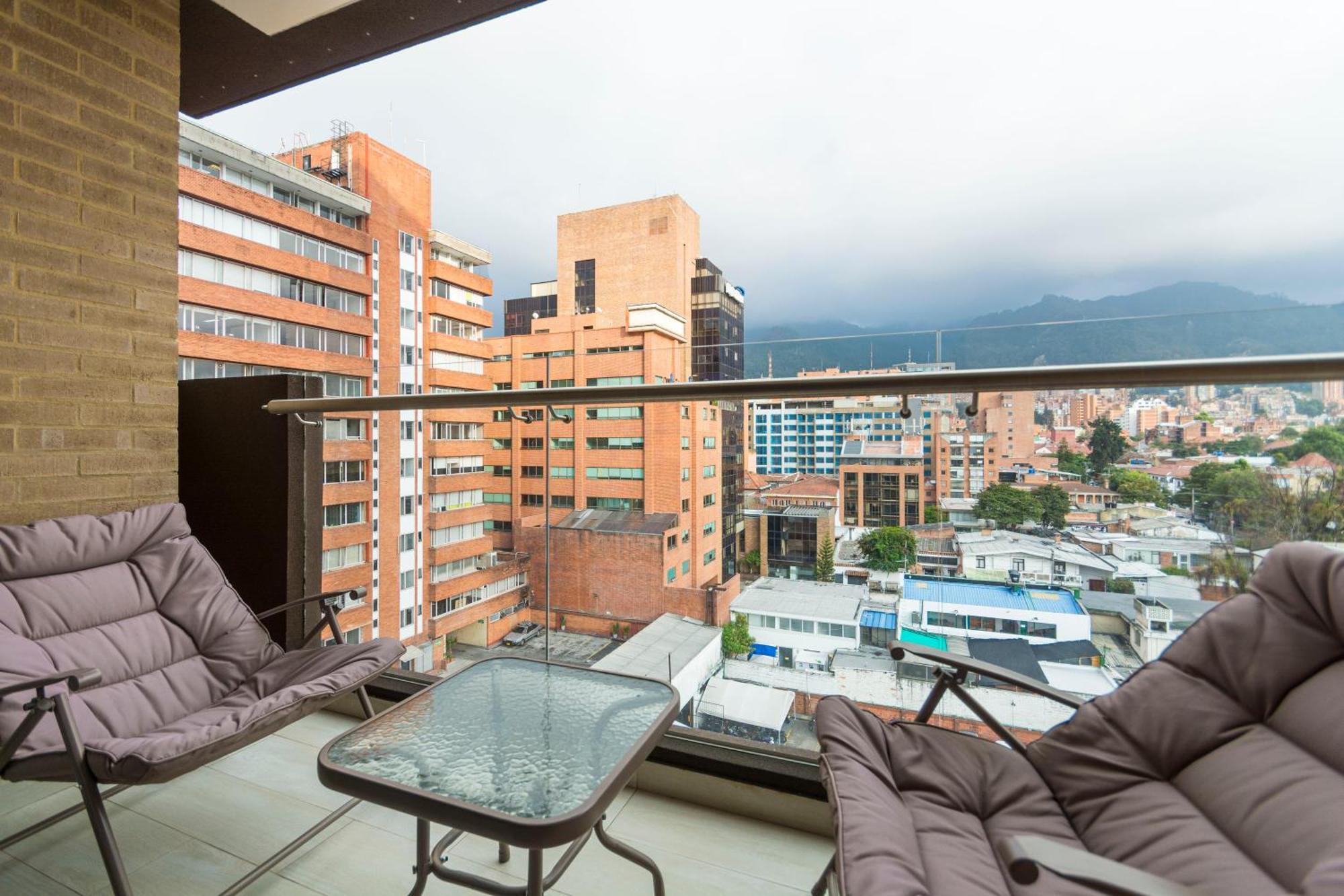 Apartment 1br 500 Mb Spacious View Pool Sauna Jacuzzi Games