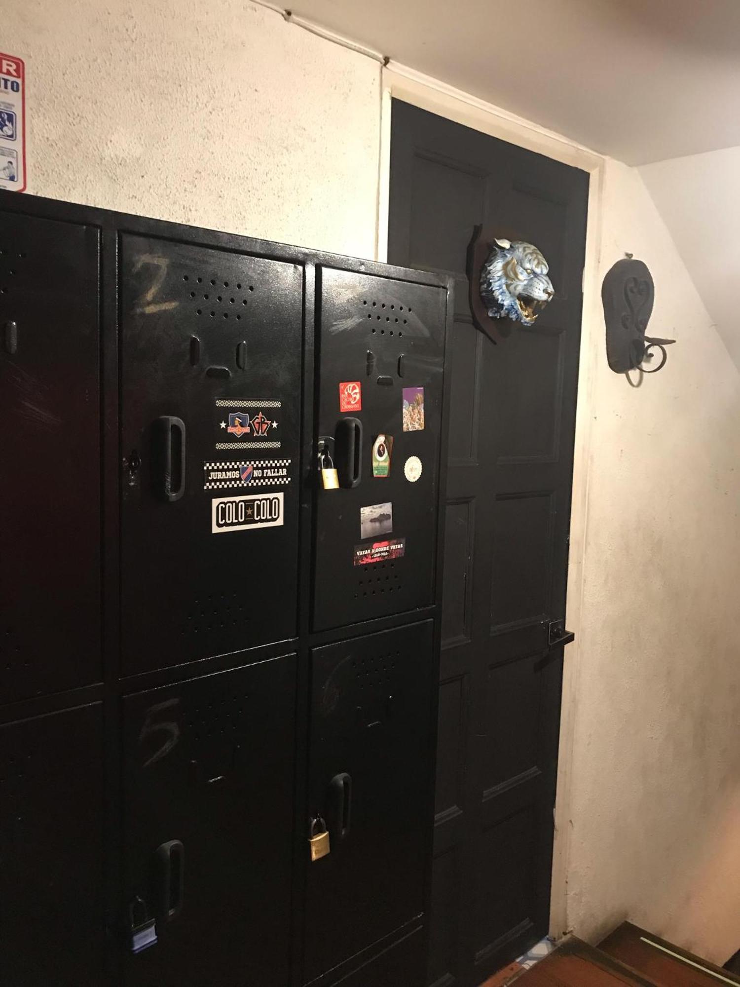 Hostal El Portelli - Solo Extranjeros *