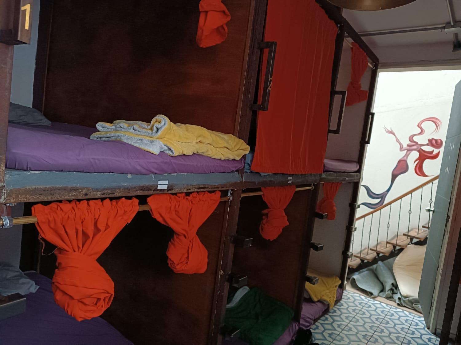 Hostel El Portelli - Solo Extranjeros *