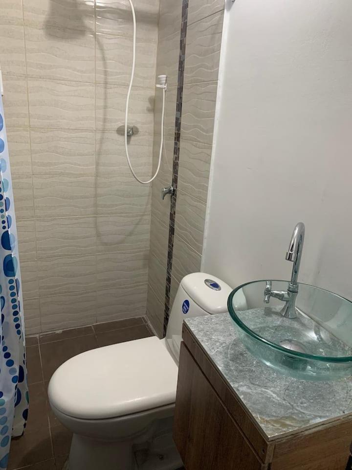 Cerca Del Centro Comercial Titan. 300 Apartment