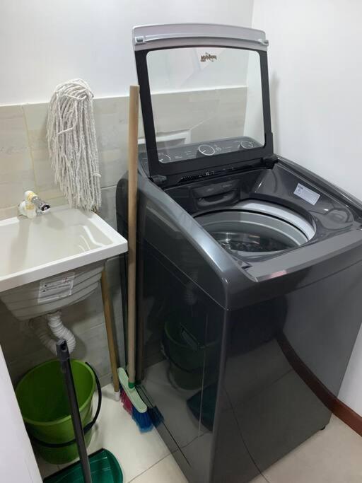 Apartment Cerca Del Centro Comercial Titan. 300 *