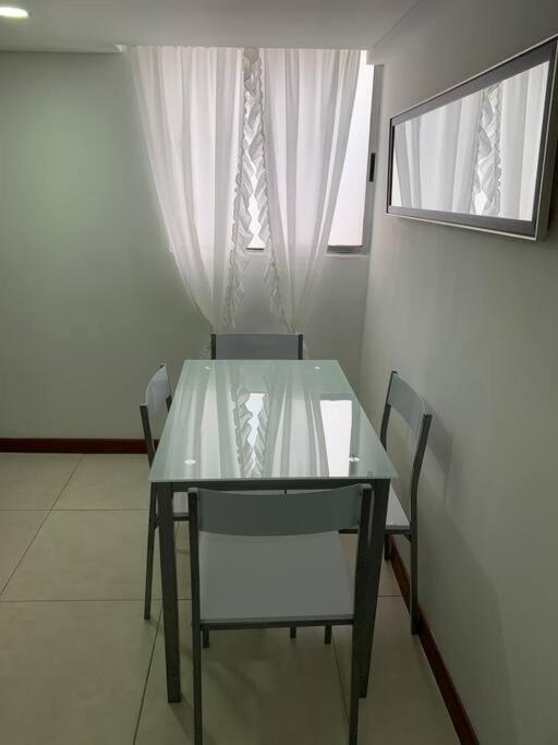 Cerca Del Centro Comercial Titan. 300 Apartment *