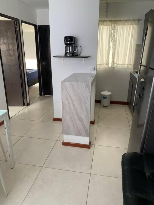 Cerca Del Centro Comercial Titan. 300 Apartment