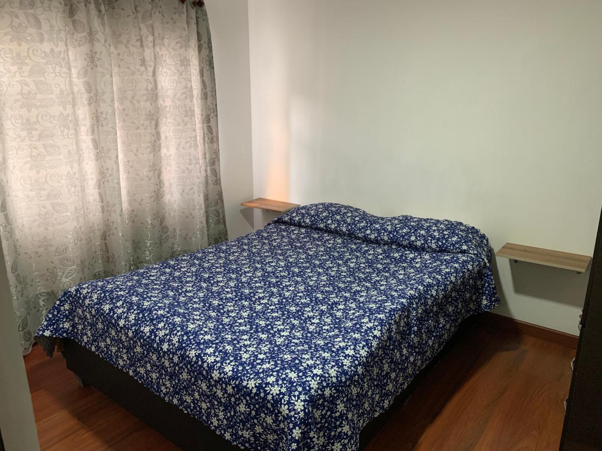 Cerca Del Centro Comercial Titan. 300 Apartment
