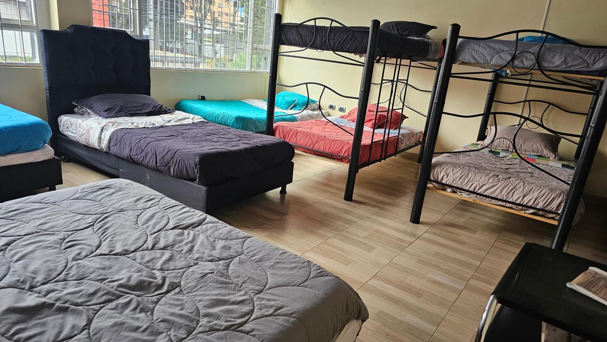 Colisseum Roma House- Campin Simon Bolivar Movistar Embajada Compensar Bed and breakfast