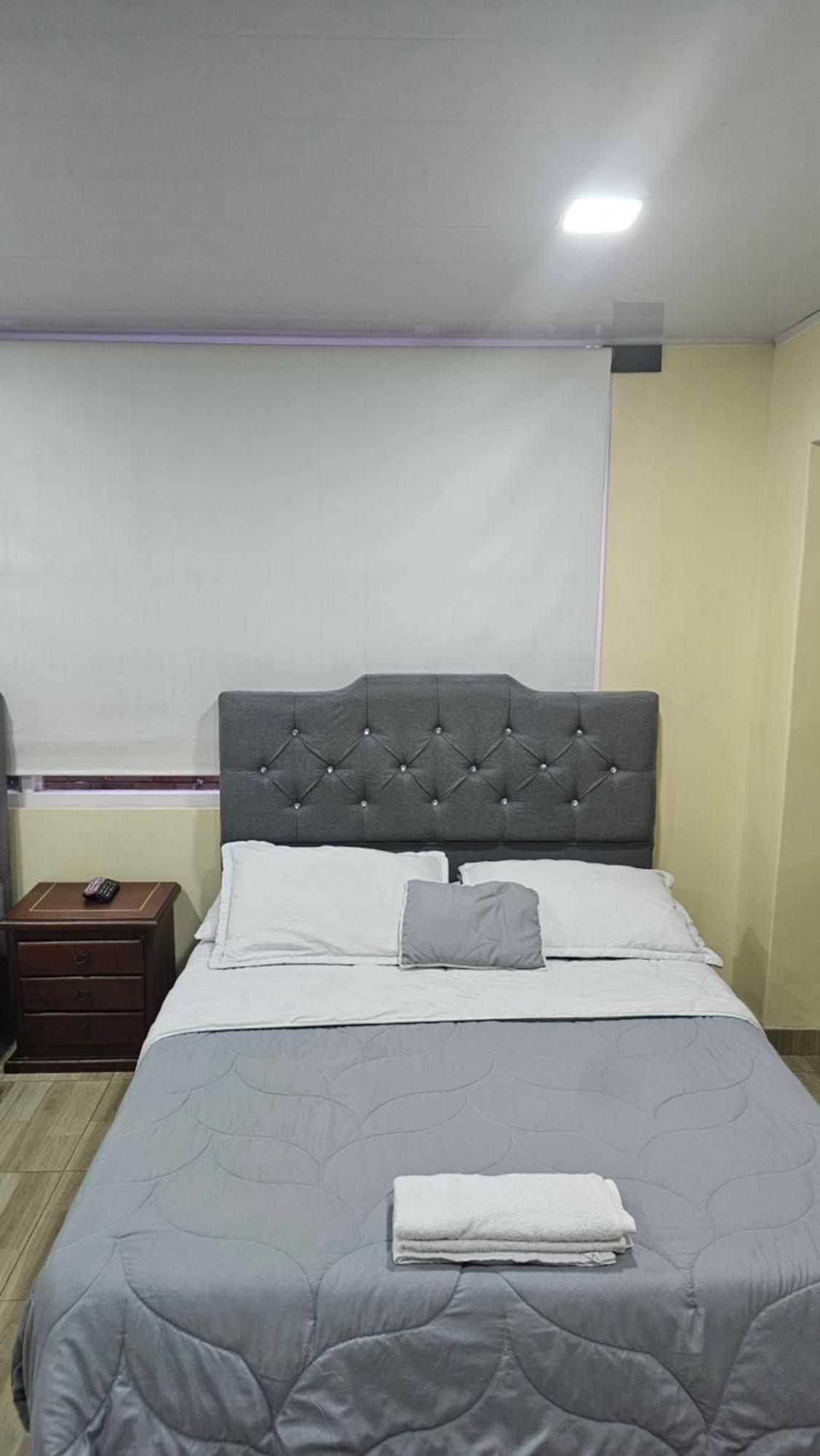 Colisseum Roma House- Campin Simon Bolivar Movistar Embajada Compensar * Bogotá