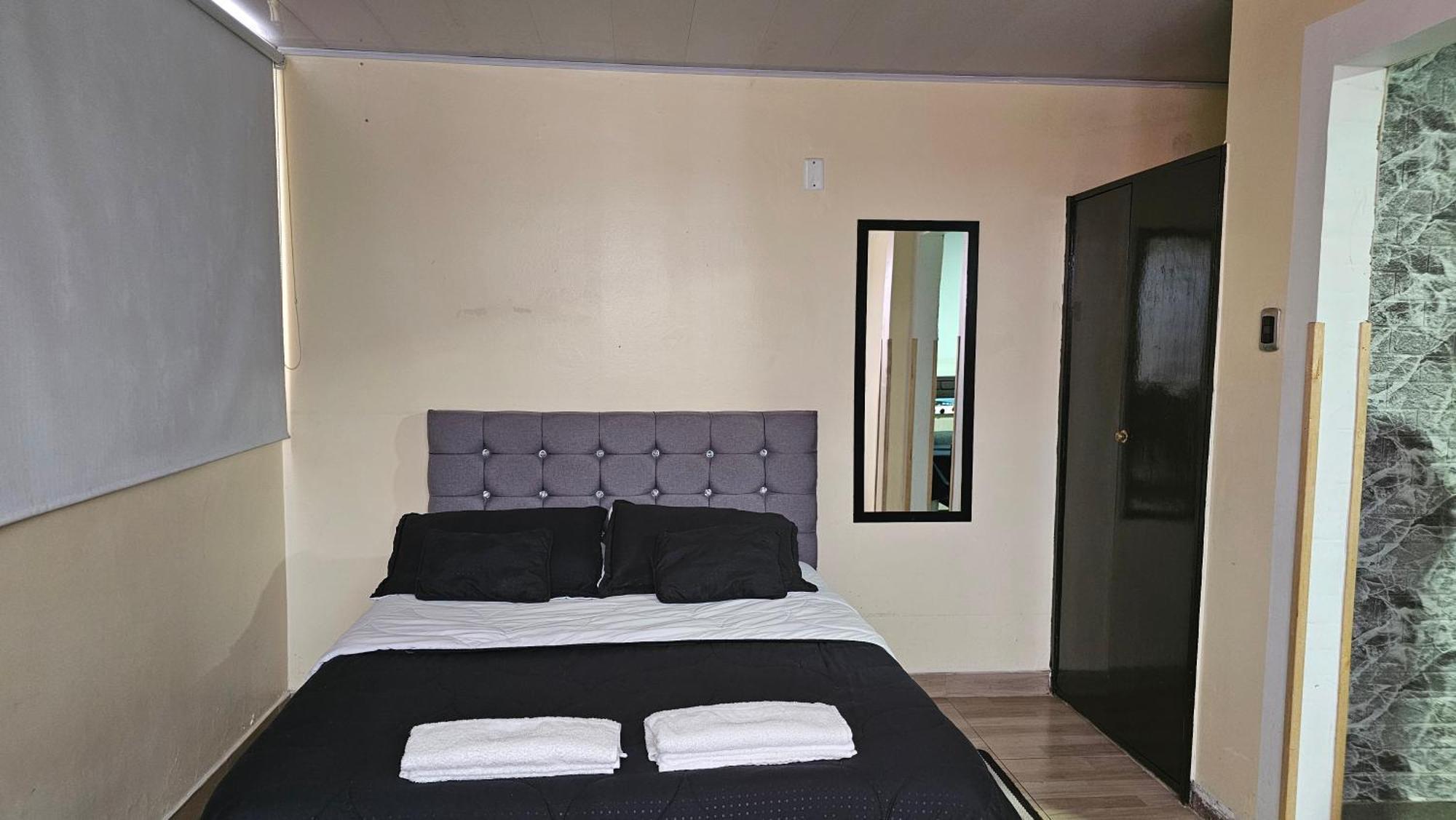 Bed and breakfast Colisseum Roma House- Campin Simon Bolivar Movistar Embajada Compensar Bogotá