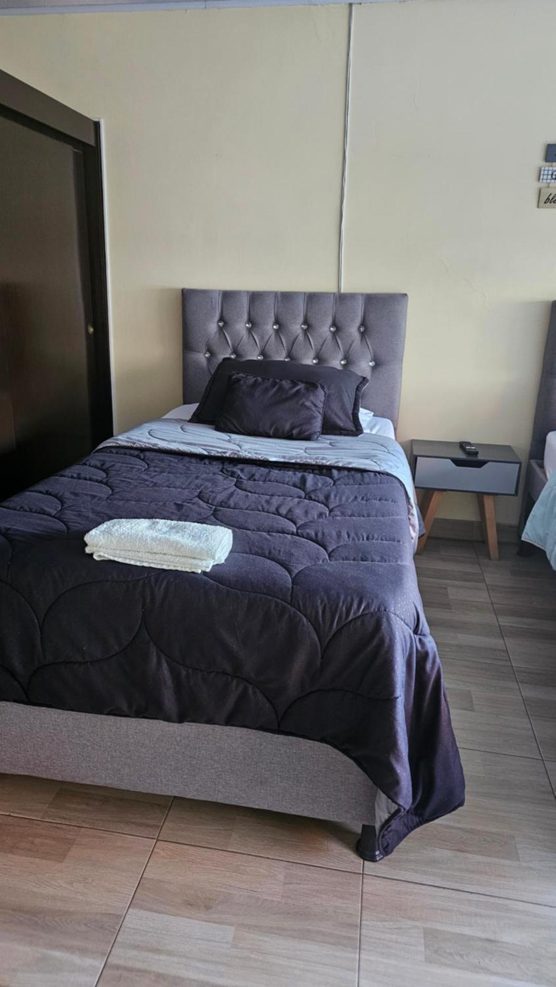 Colisseum Roma House- Campin Simon Bolivar Movistar Embajada Compensar Bed and breakfast Bogotá