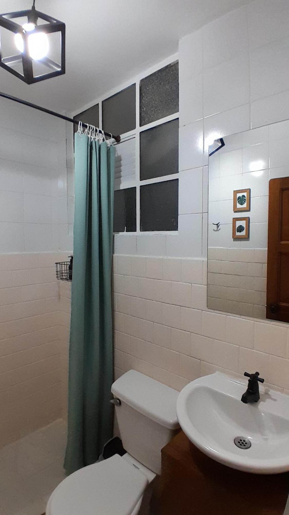 Independiente Bano Privado En La Macarena Bogota