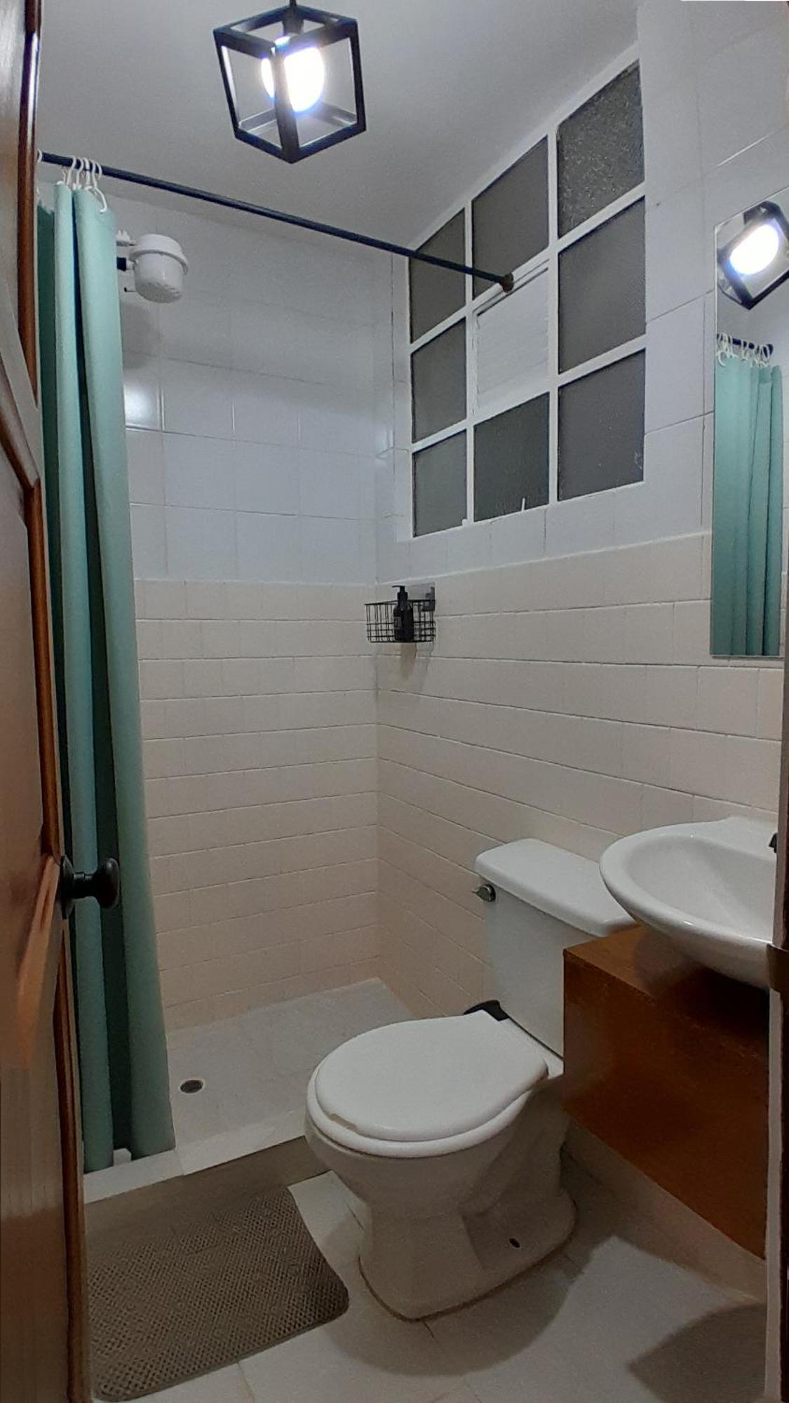 Independiente Bano Privado En La Macarena * Bogota