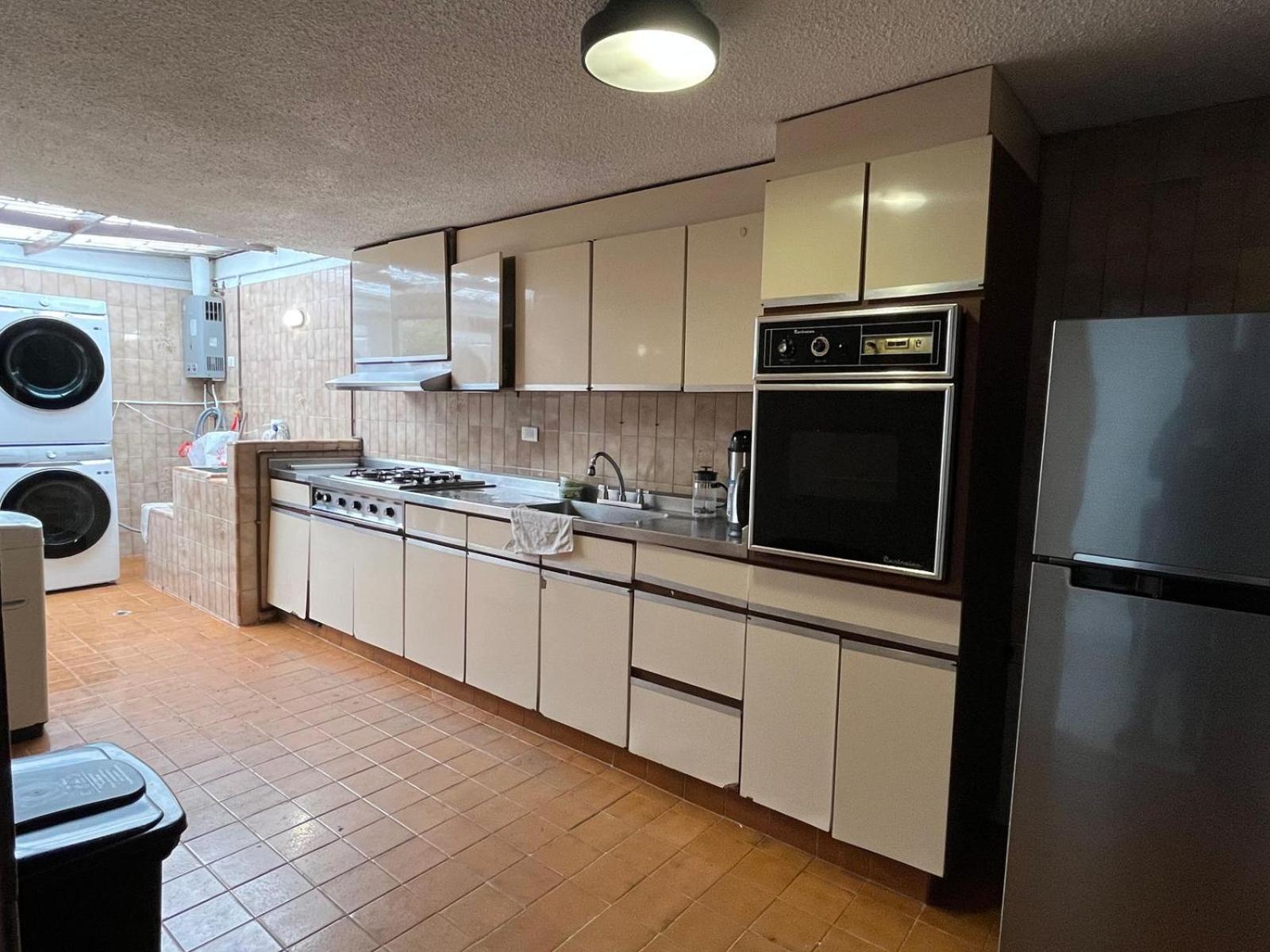 Casa De Huespedes Pontevedra - 1 Cuadruple, Y 2 Dobles, Cerca A La Clinica Shaio, Pontevedra Homestay Bogota