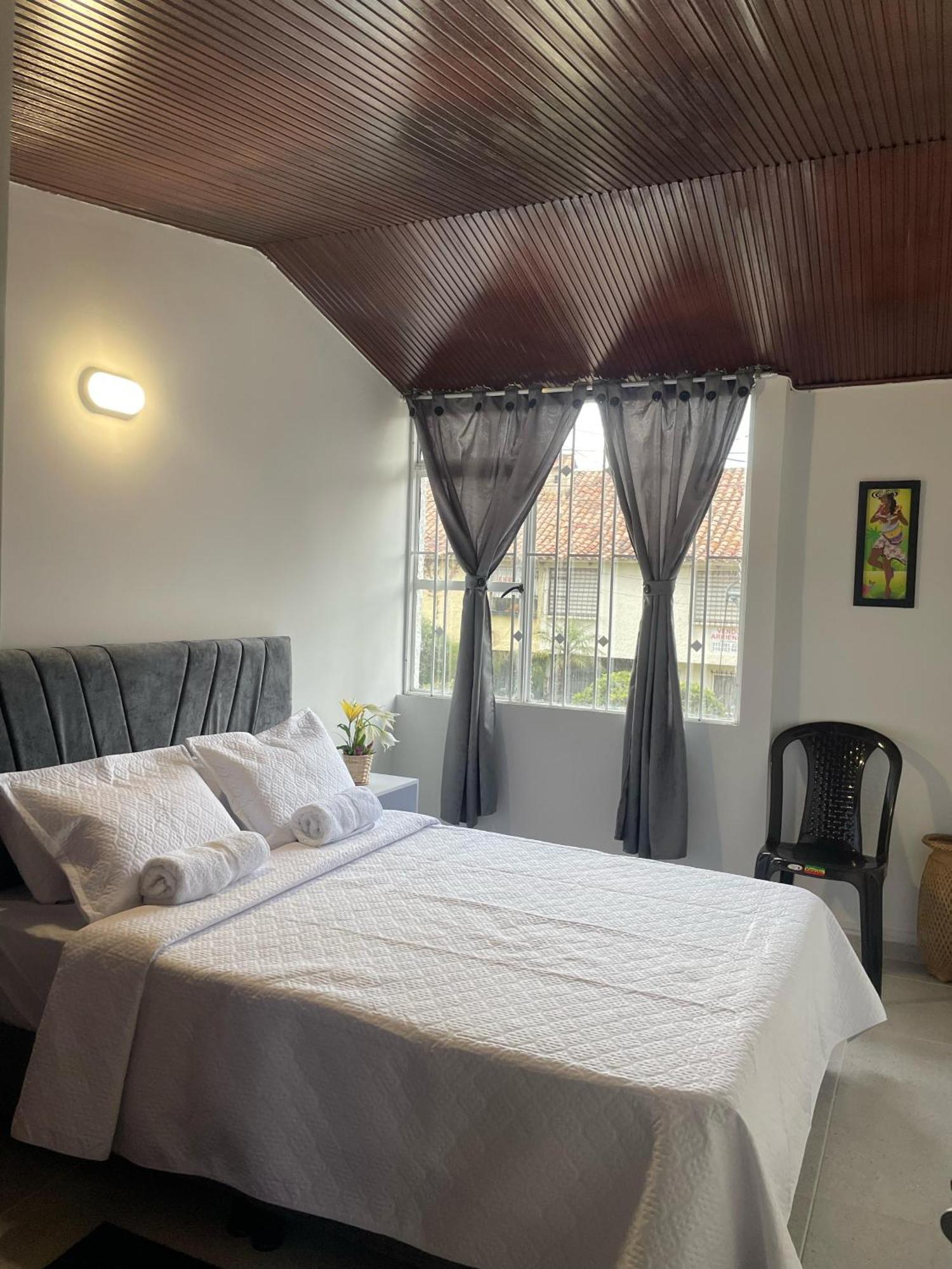 Homestay Casa De Huespedes Pontevedra - 1 Cuadruple, Y 2 Dobles, Cerca A La Clinica Shaio, Pontevedra