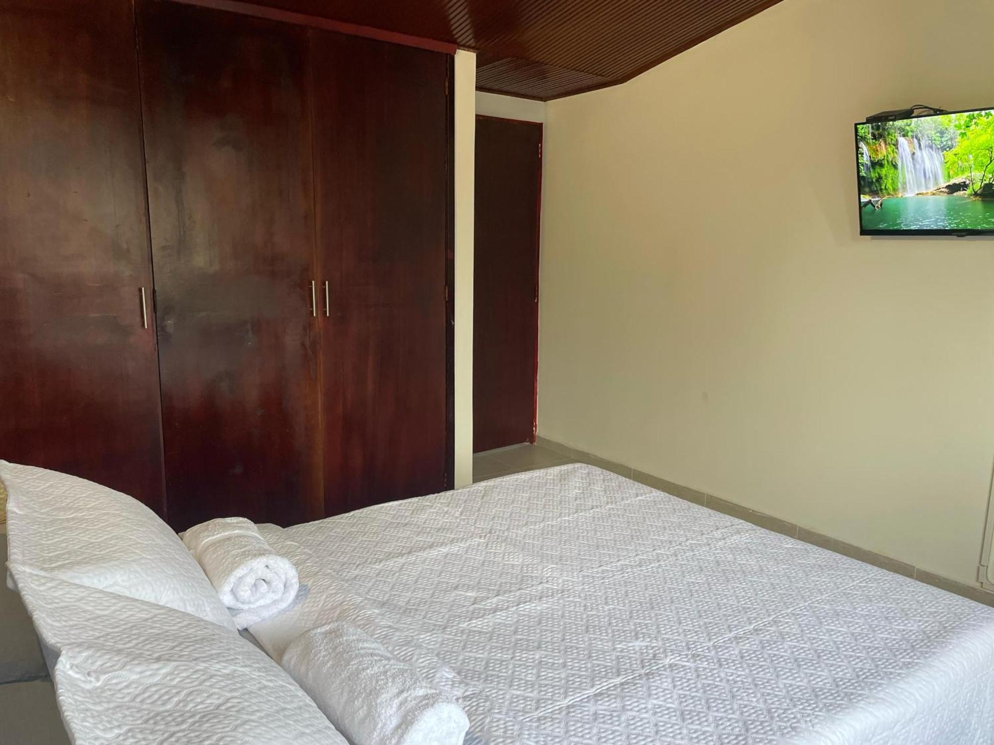 Homestay Casa De Huespedes Pontevedra - 1 Cuadruple, Y 2 Dobles, Cerca A La Clinica Shaio, Pontevedra *