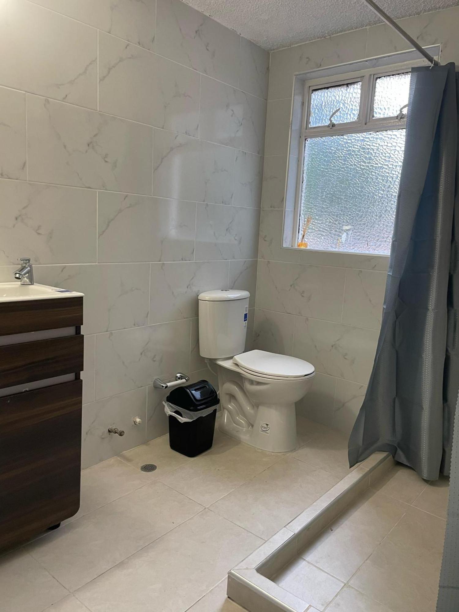 Homestay Casa De Huespedes Pontevedra - 1 Cuadruple, Y 2 Dobles, Cerca A La Clinica Shaio, Pontevedra Bogota