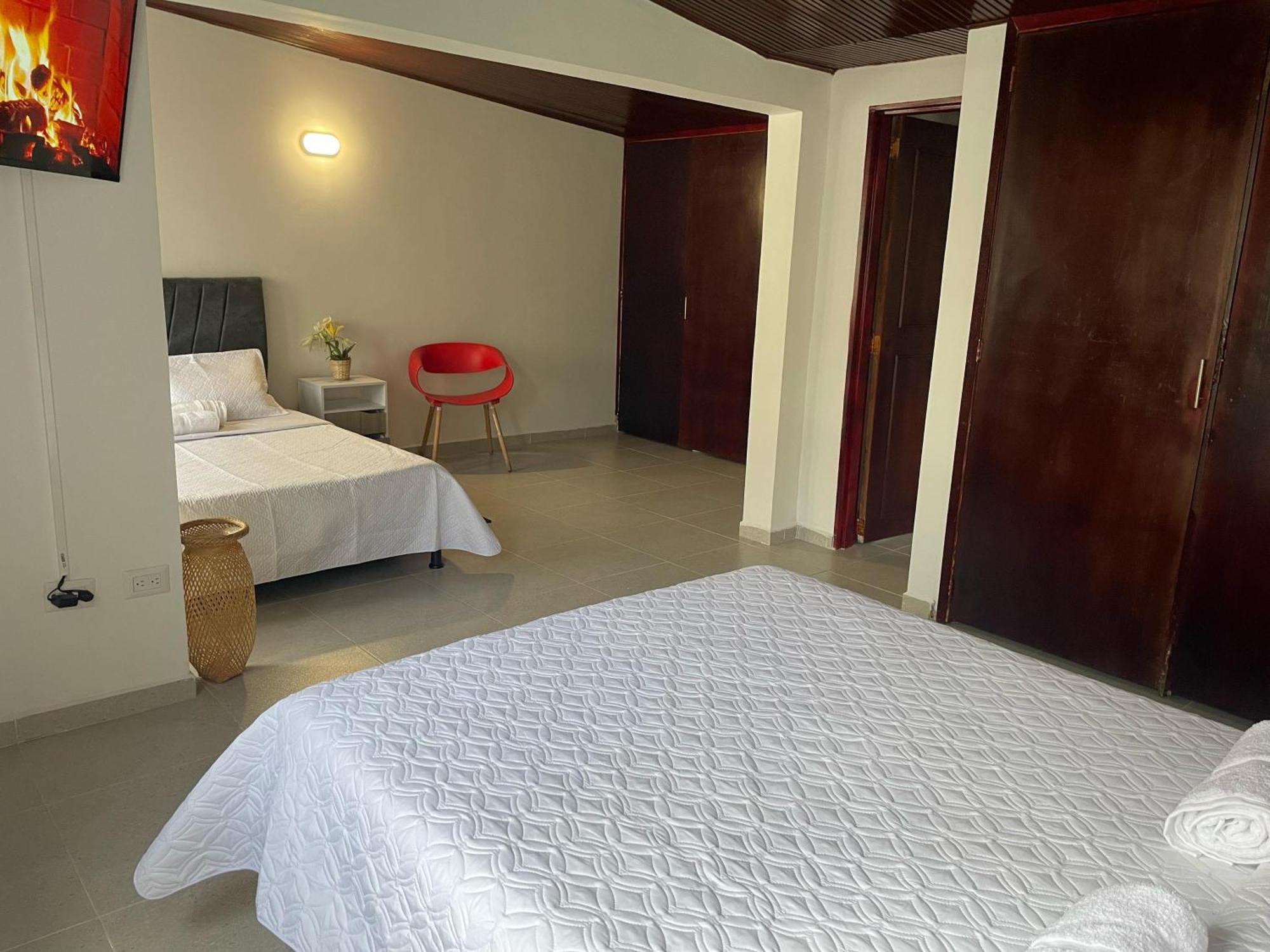 Casa De Huespedes Pontevedra - 1 Cuadruple, Y 2 Dobles, Cerca A La Clinica Shaio, Pontevedra Homestay