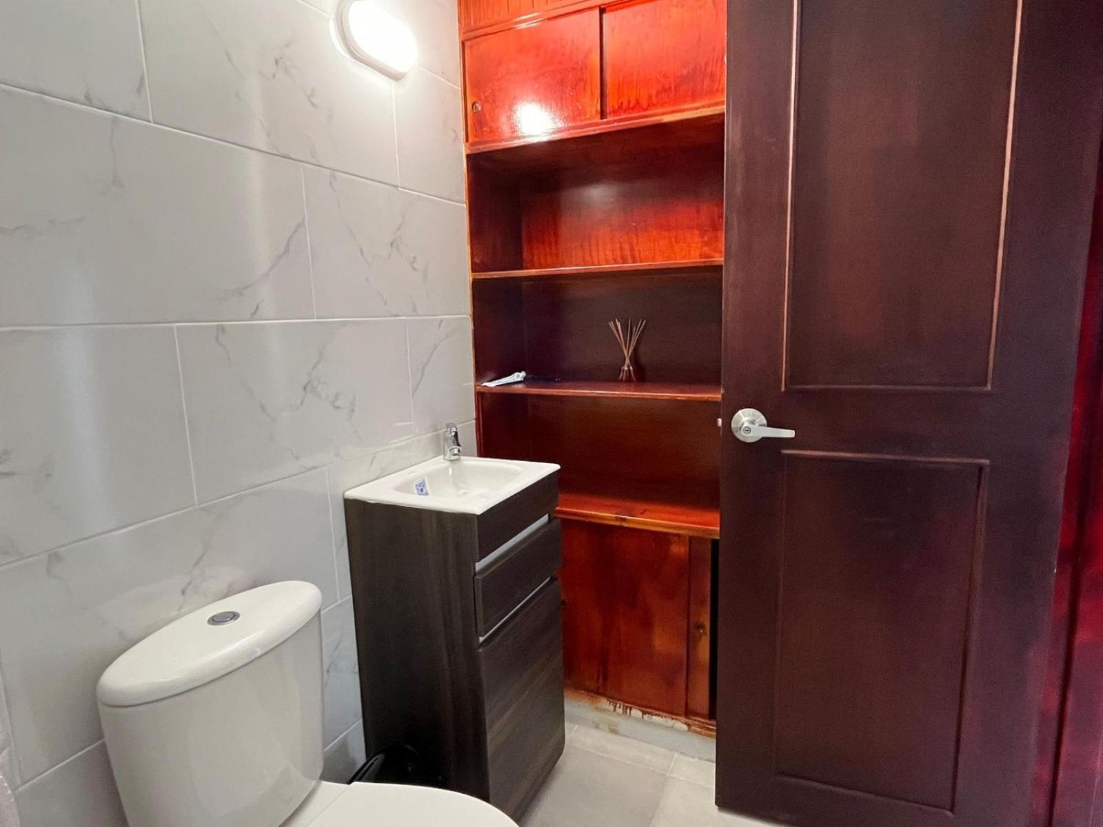 Casa De Huespedes Pontevedra - 1 Cuadruple, Y 2 Dobles, Cerca A La Clinica Shaio, Pontevedra Homestay *