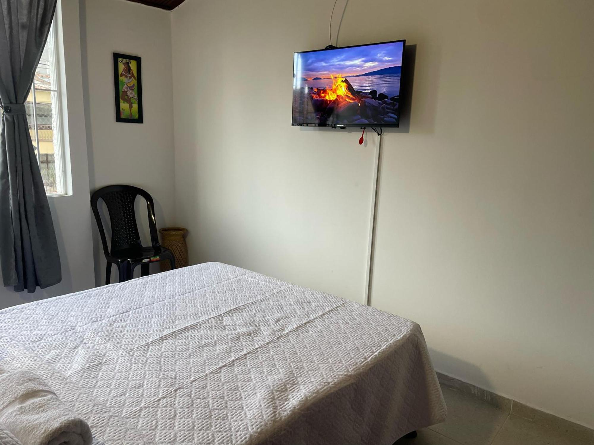 Casa De Huespedes Pontevedra - 1 Cuadruple, Y 2 Dobles, Cerca A La Clinica Shaio, Pontevedra Bogota